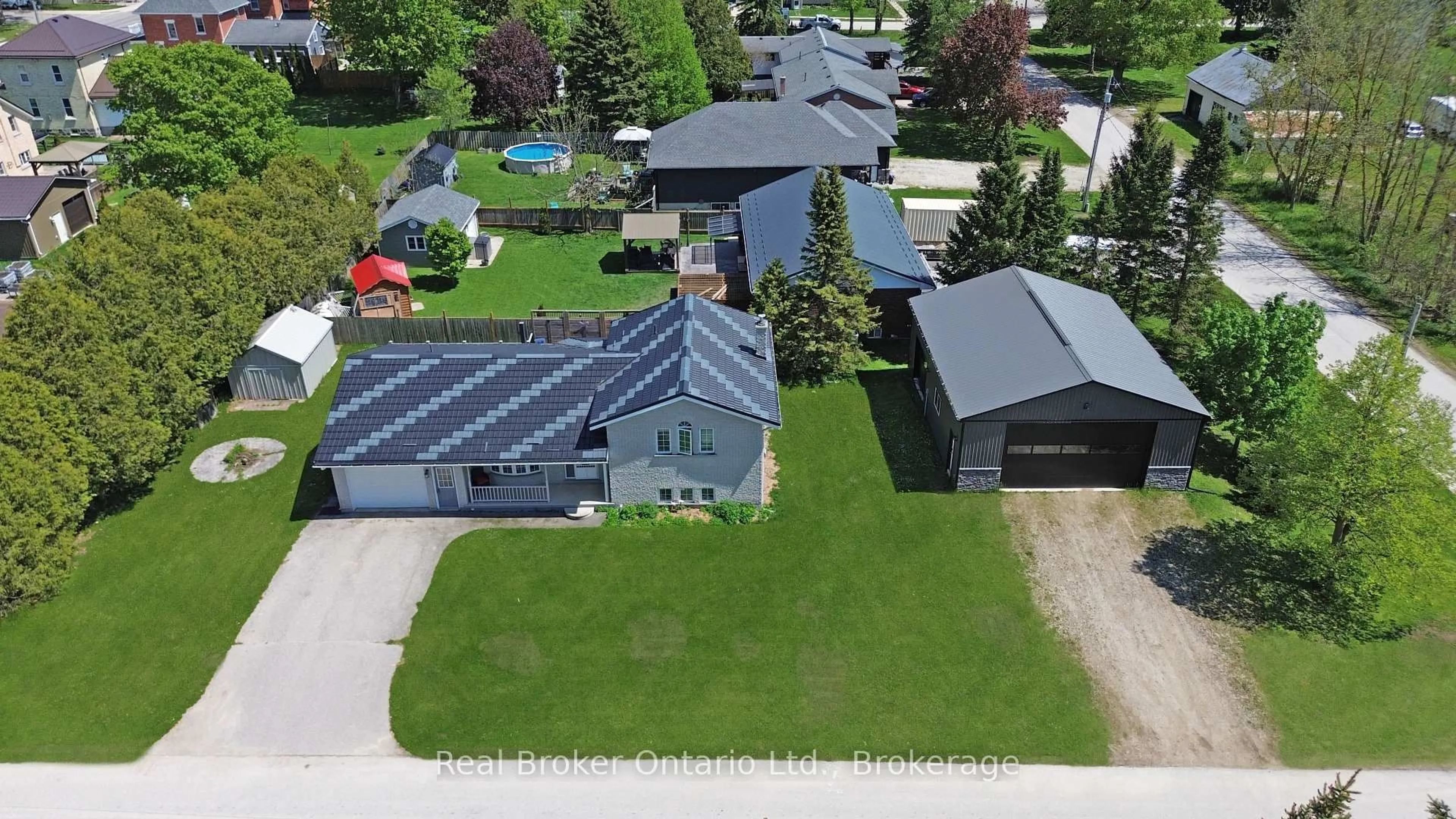 A pic from outside/outdoor area/front of a property/back of a property/a pic from drone, street for 11 James St, Minto Ontario N0G 1M0