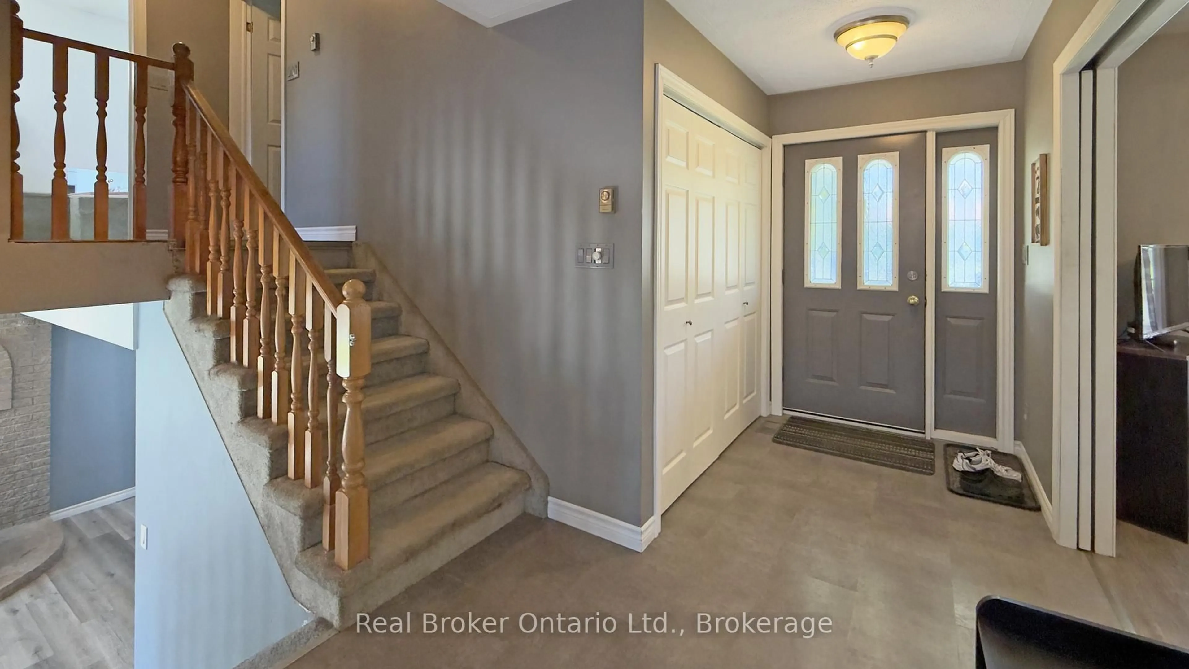 Indoor entryway for 11 James St, Minto Ontario N0G 1M0