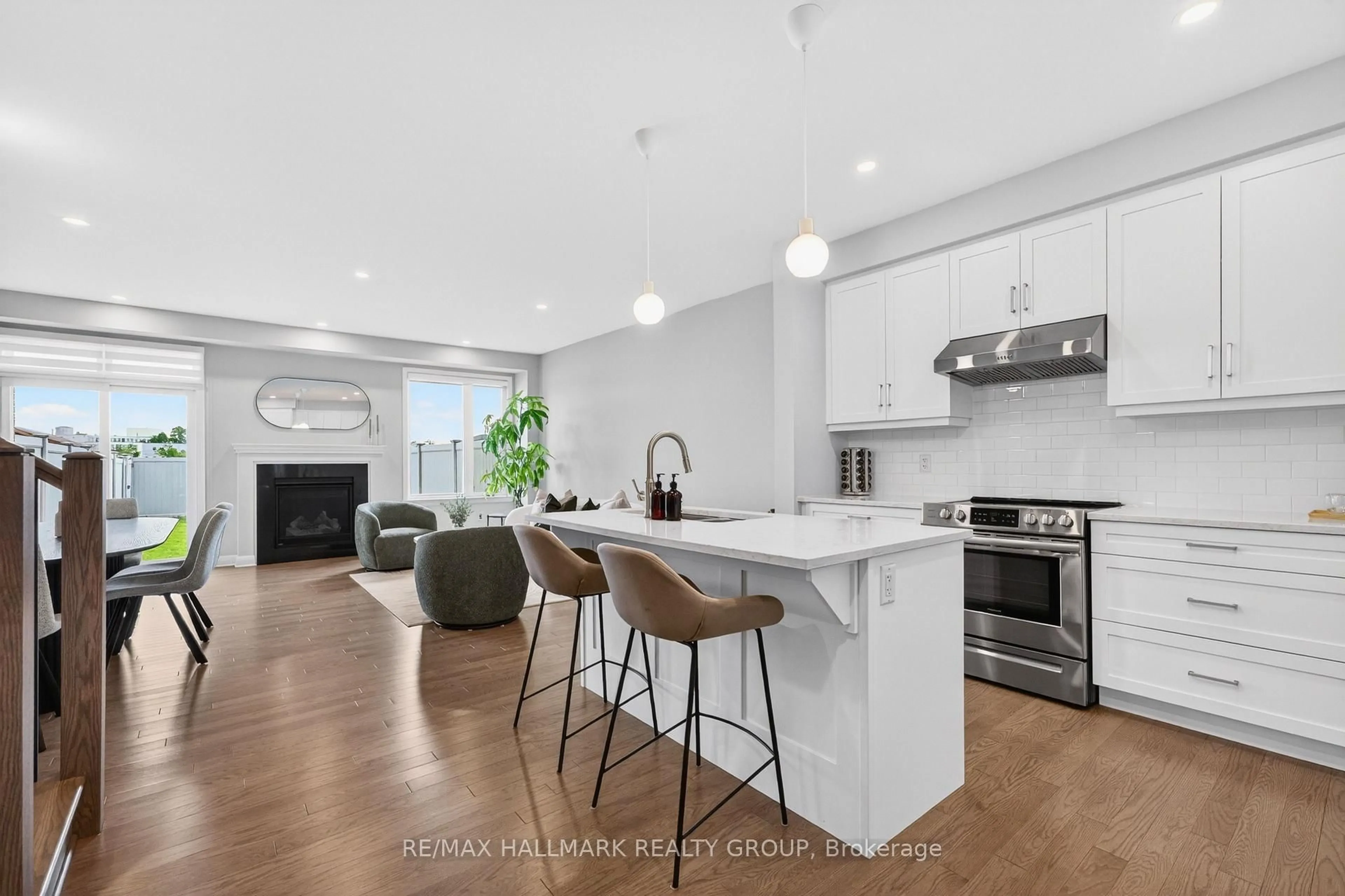 Open concept kitchen, unknown for 298 Squadron Cres, Ottawa Ontario K1K 4Z4