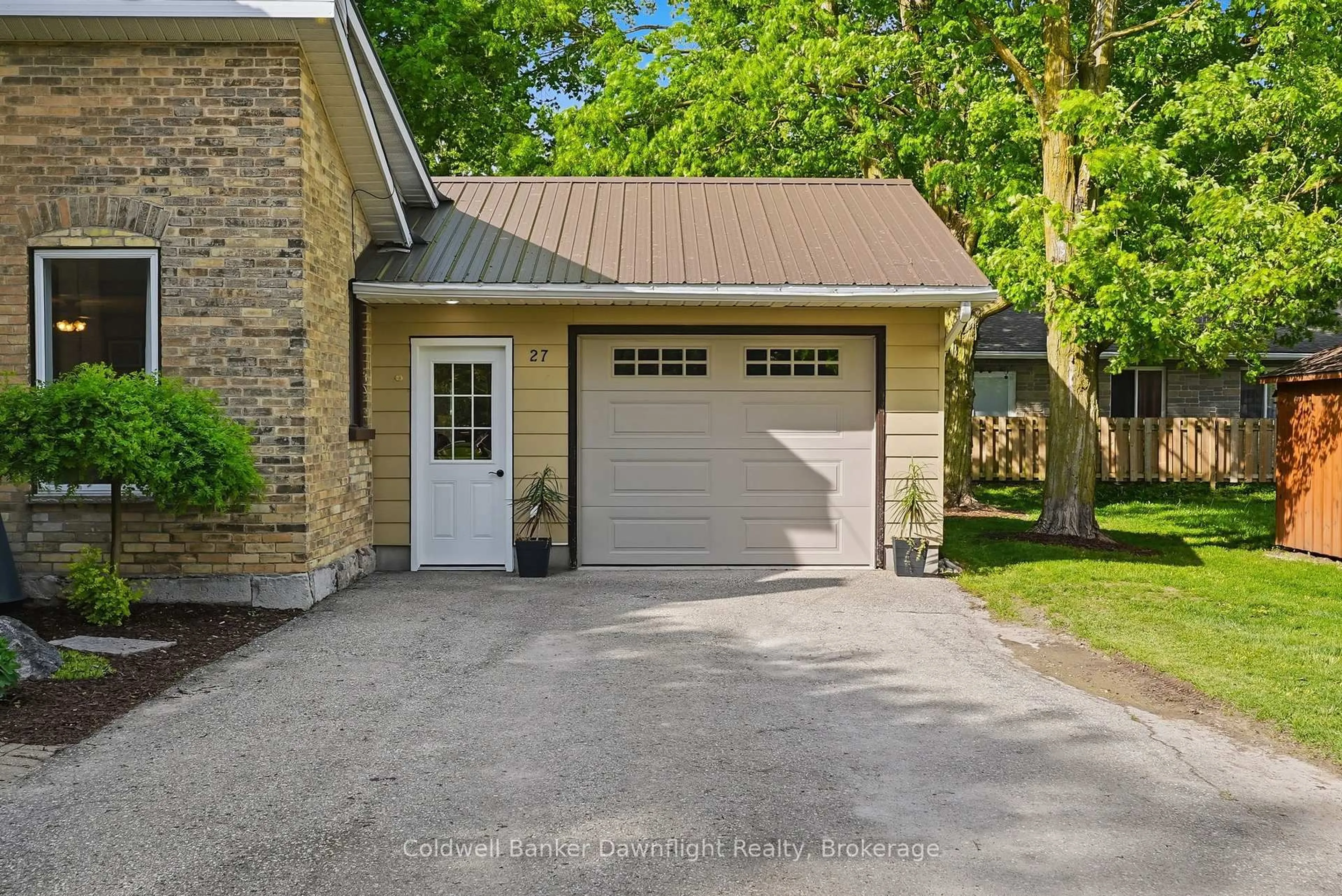 Indoor garage for 27 King St, Huron East Ontario N0G 1H0
