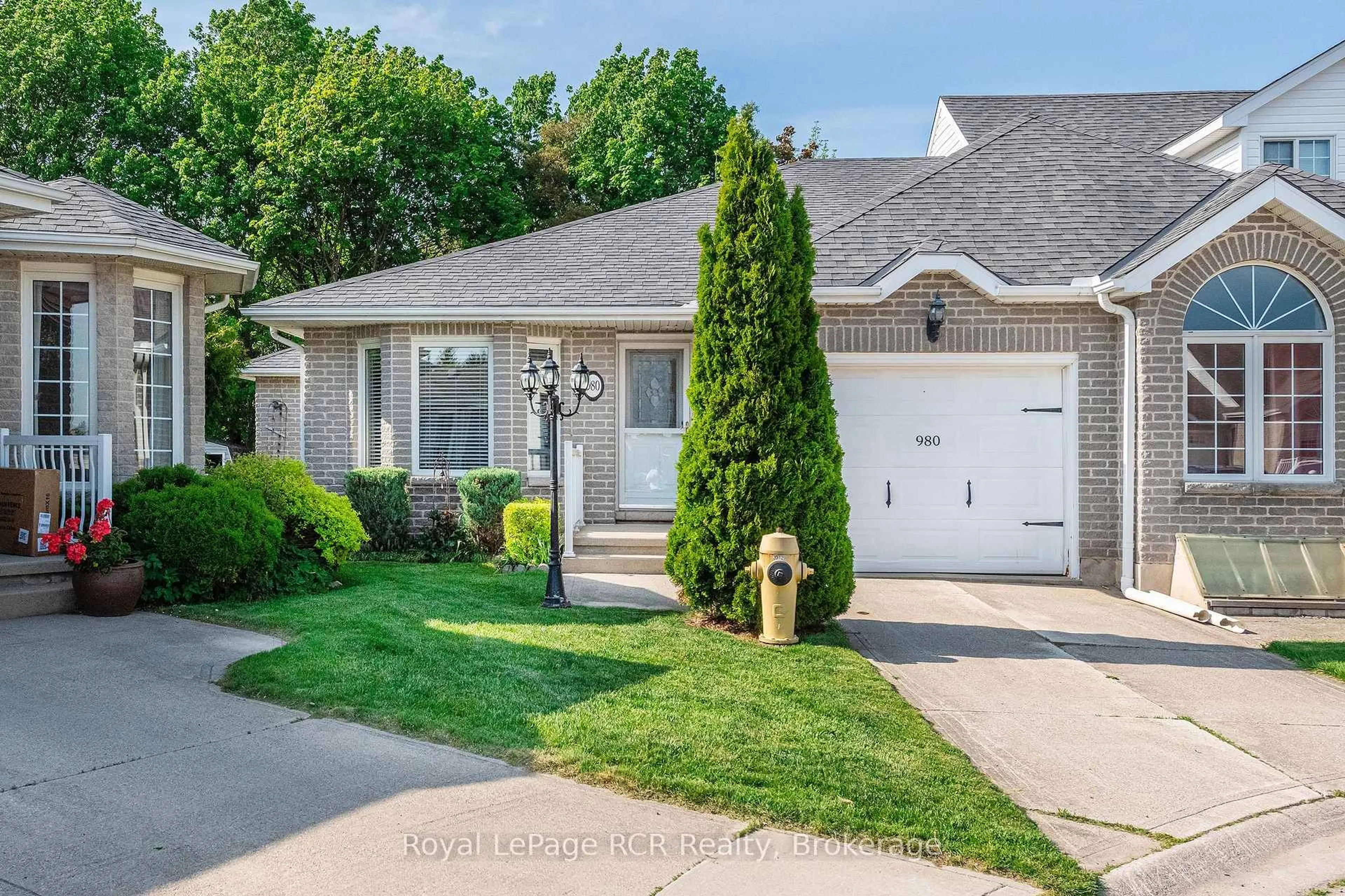 Home with vinyl exterior material, street for 980 9th Avenue AE, Owen Sound Ontario N4K 6Y5