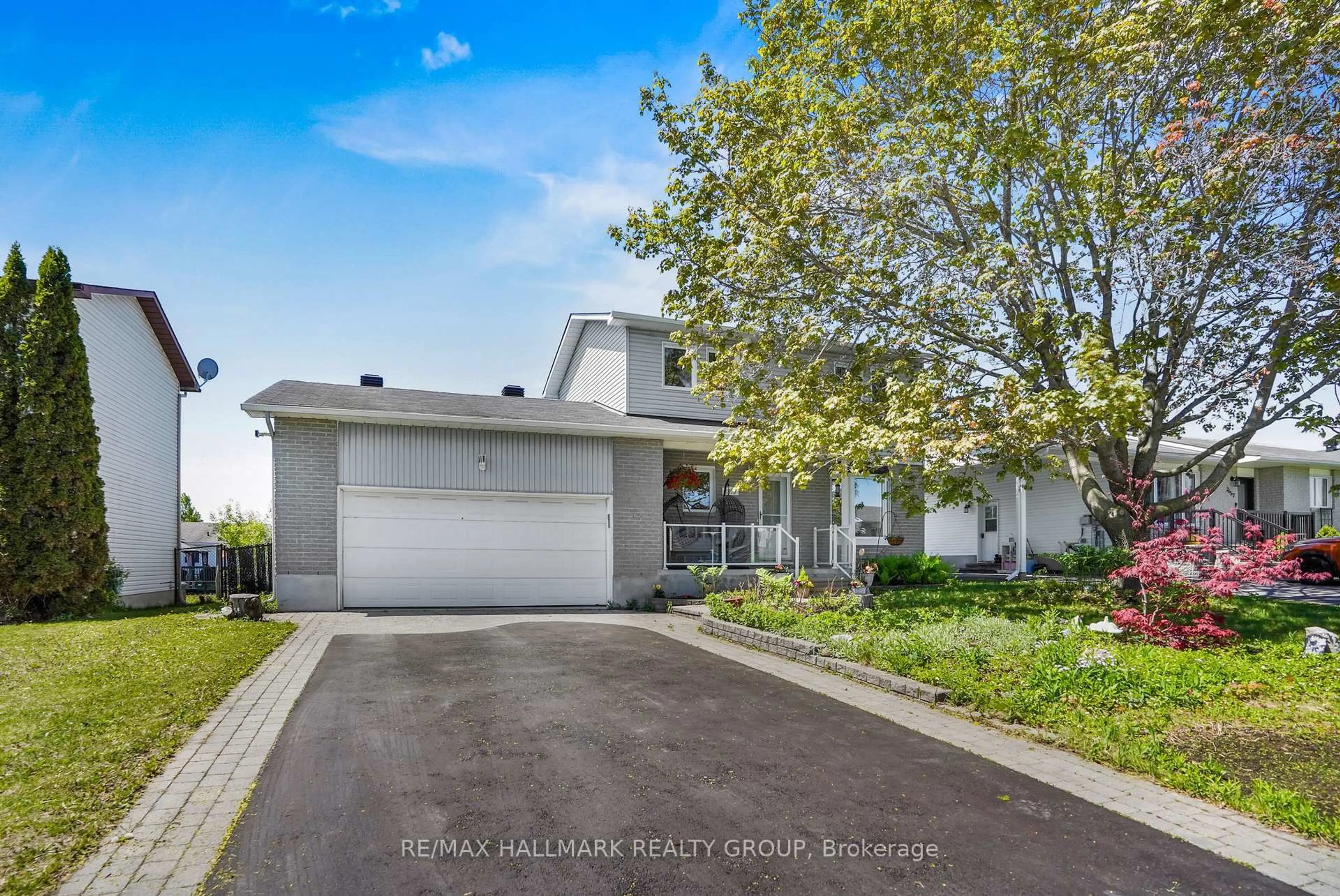 Home with vinyl exterior material, street for 2659 Liliane St, Clarence-Rockland Ontario K4K 1M2