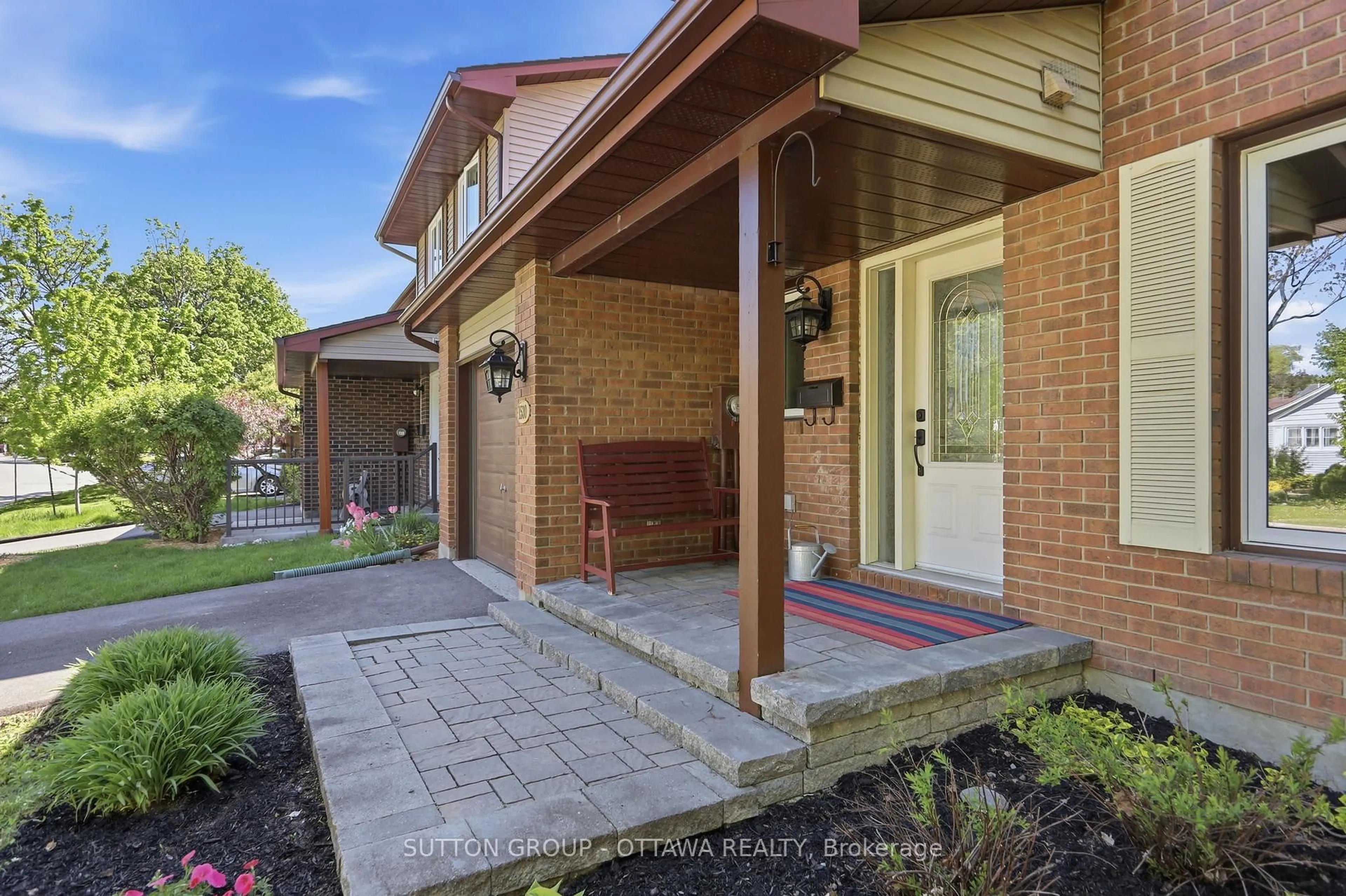 Home with brick exterior material, street for 1530 Mimosa Ave, Ottawa Ontario K1G 4C9