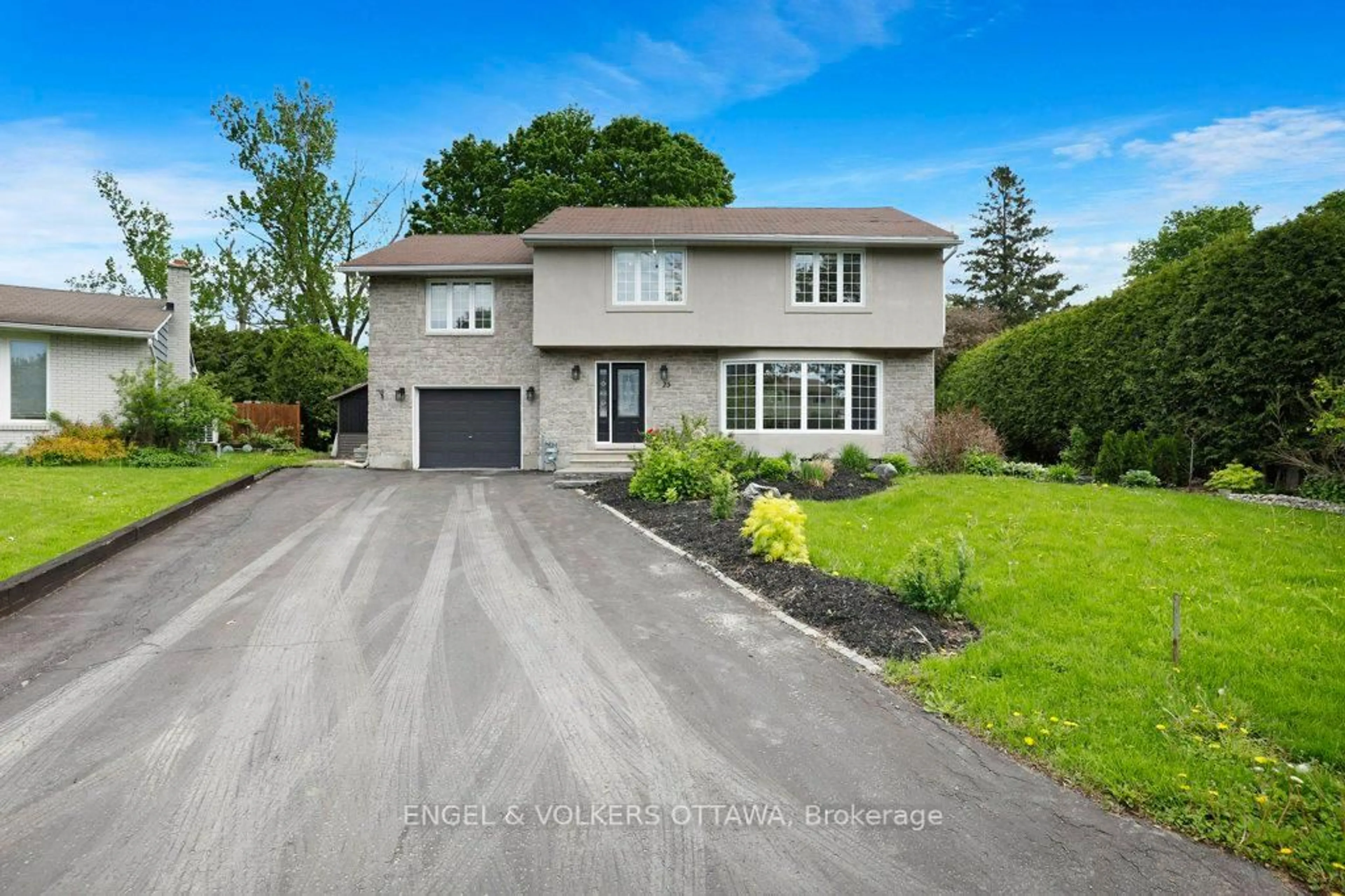 A pic from outside/outdoor area/front of a property/back of a property/a pic from drone, street for 23 Biscayne Cres, Ottawa Ontario K2E 5R9