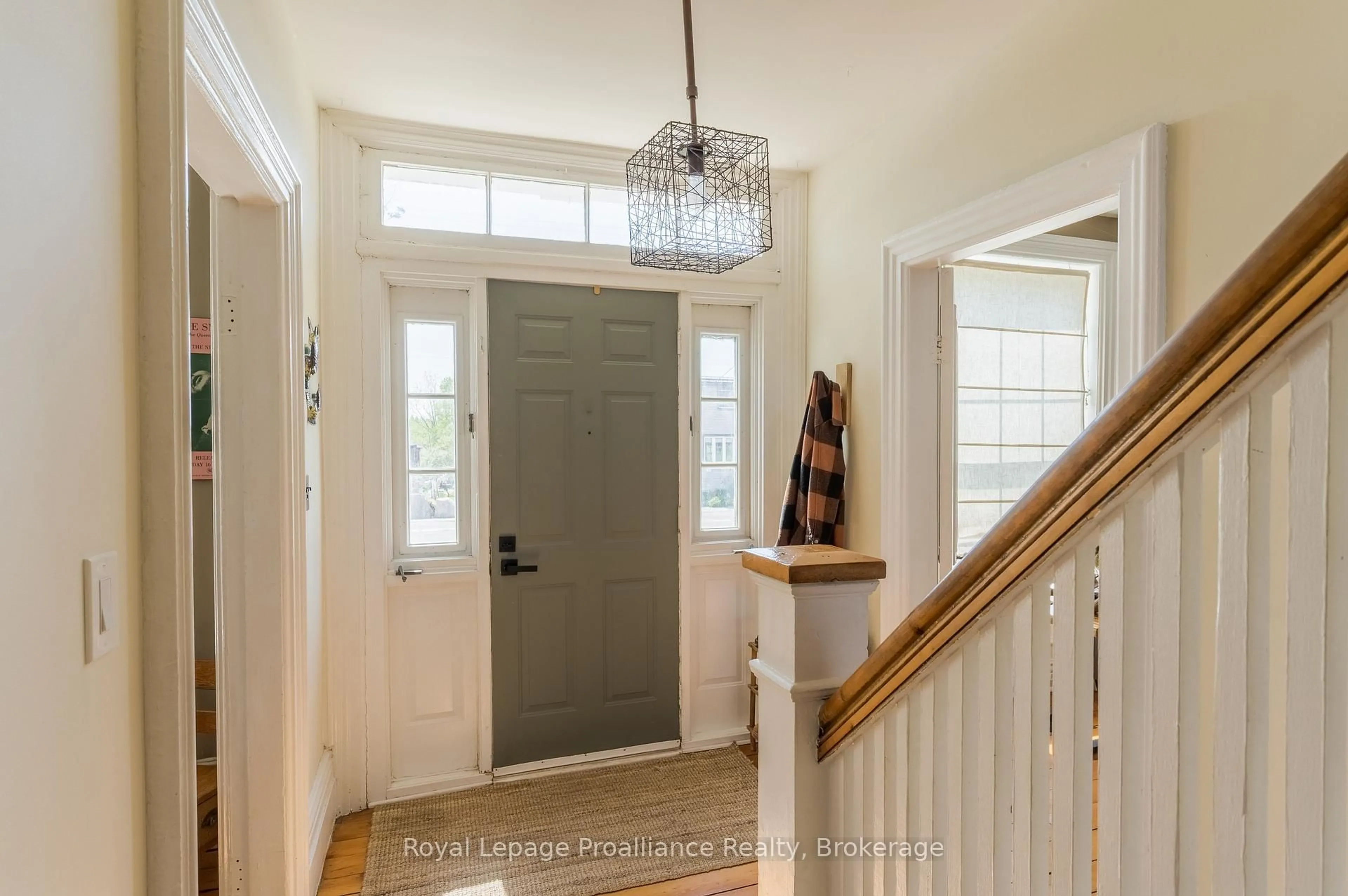 Indoor entryway for 1113 Heritage Line, Otonabee-South Monaghan Ontario K0L 2G0