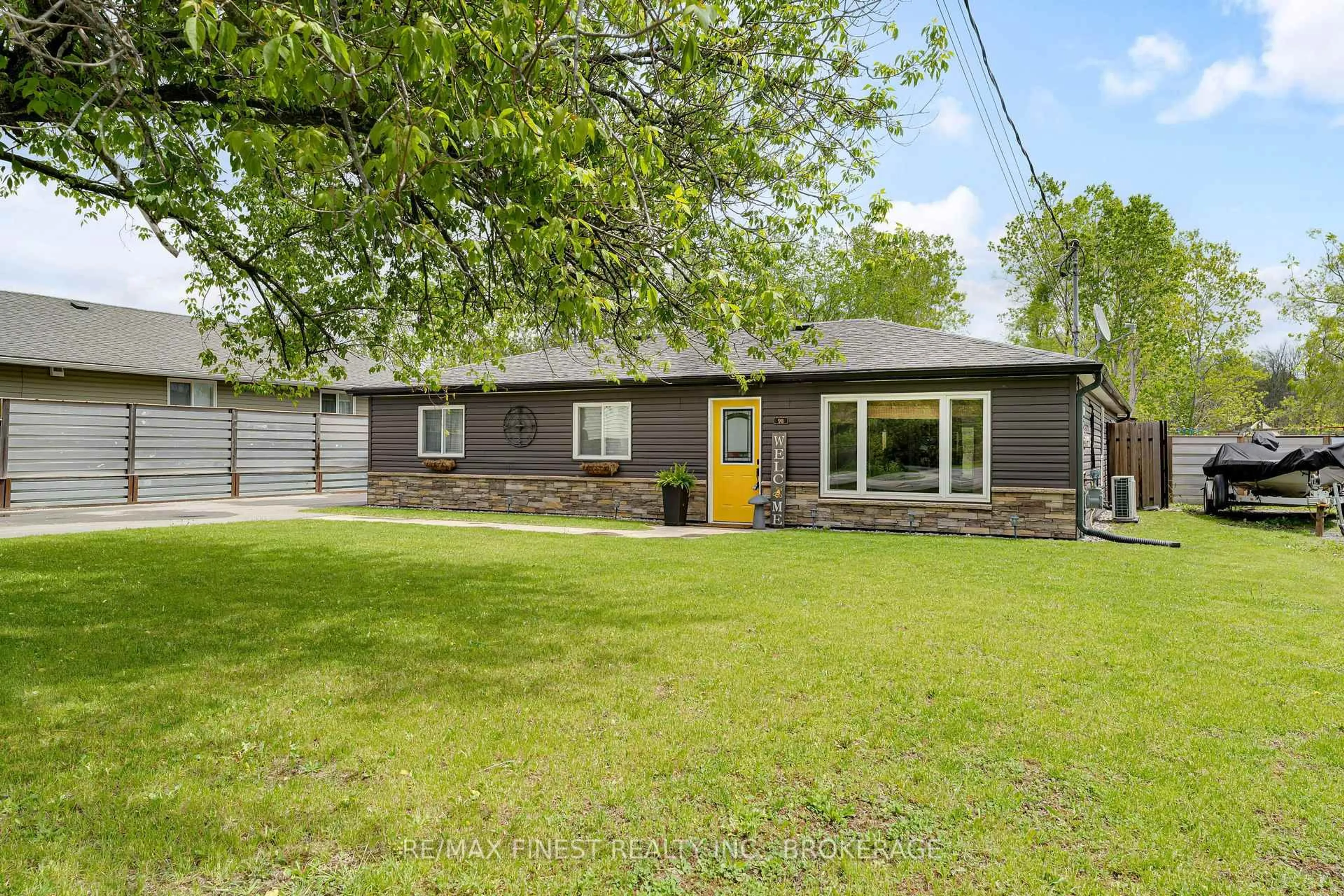Unknown for 98 Factory St, Bissett Creek Ontario K0H 2H0