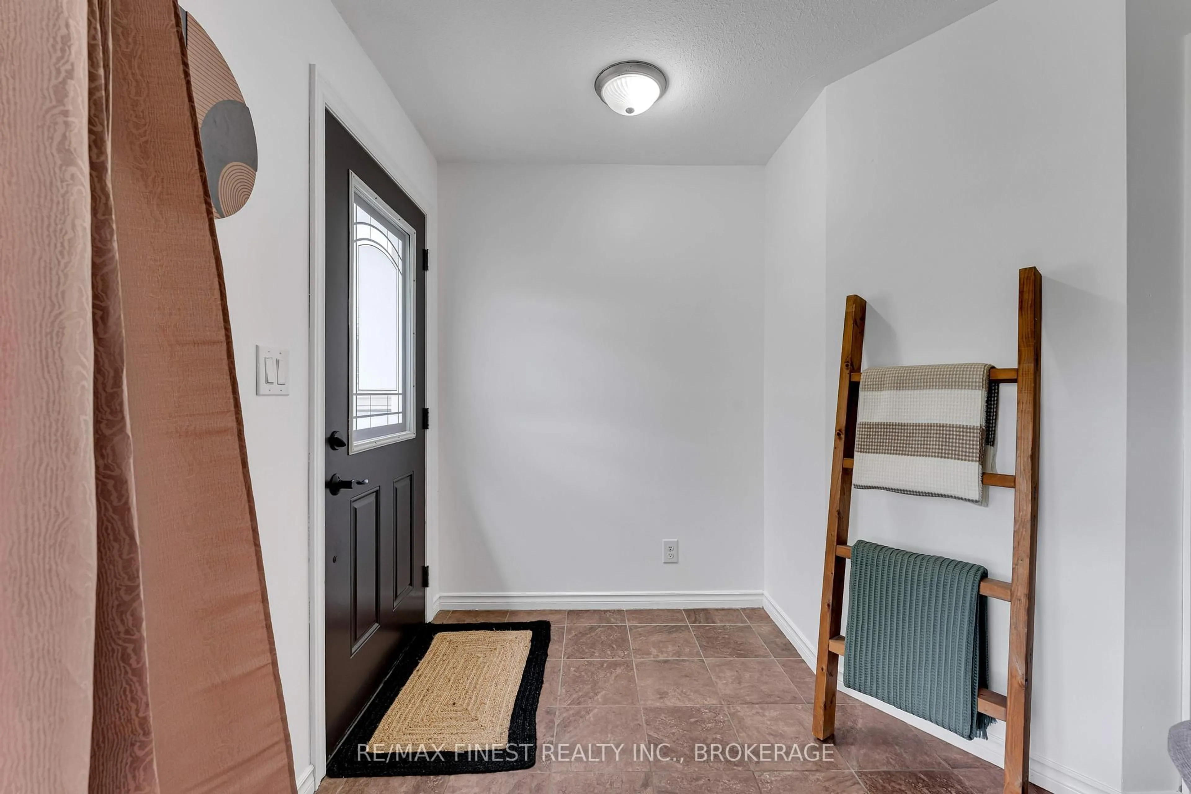 Indoor entryway for 98 Factory St, Bissett Creek Ontario K0H 2H0
