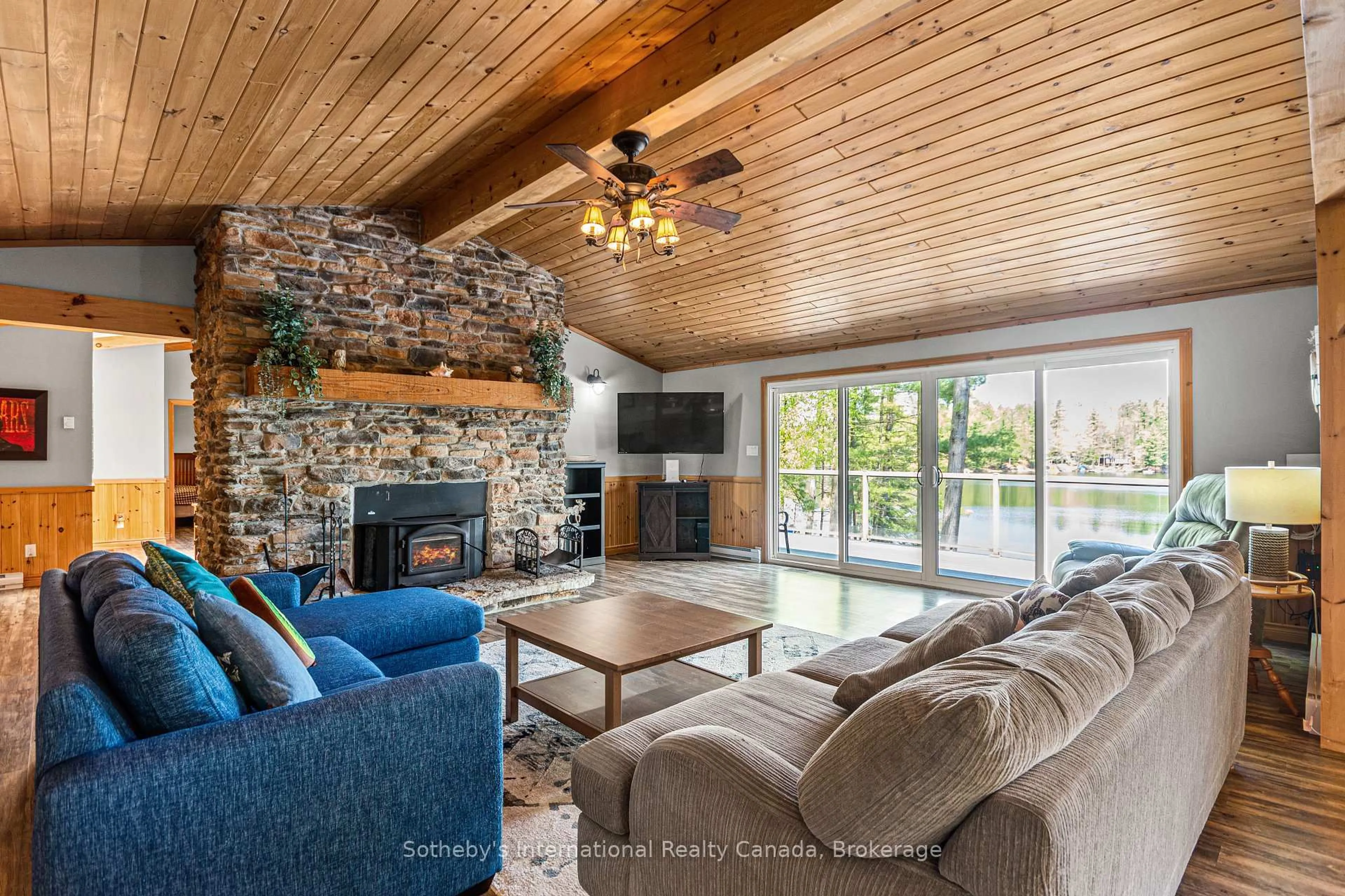 Living room with furniture, unknown for 4280 GO HOME LAKE SHORE, Georgian Bay Ontario P0C 1H0