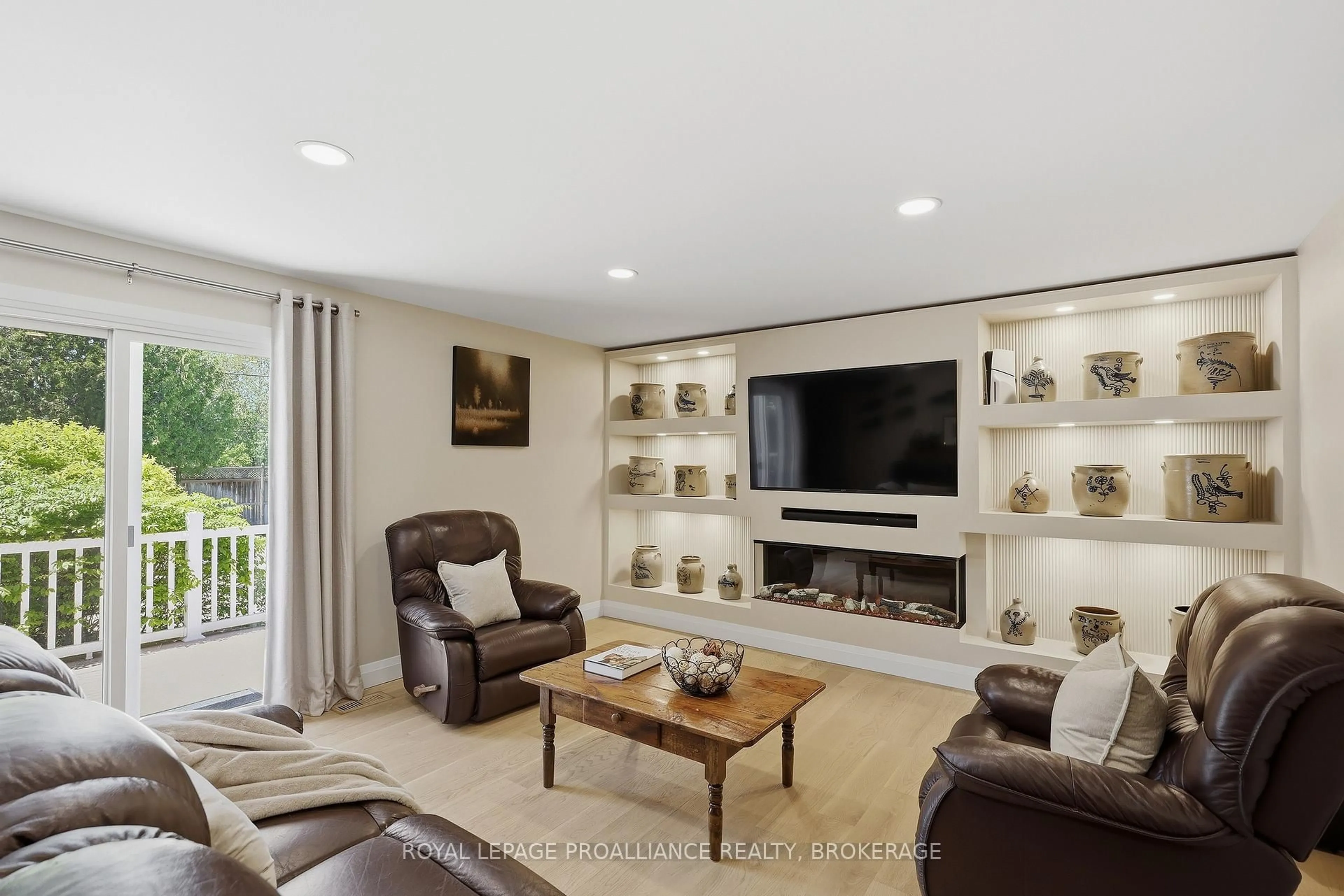 Living room with furniture, unknown for 1423 Cottsmere Crt, Kingston Ontario K7L 4V4