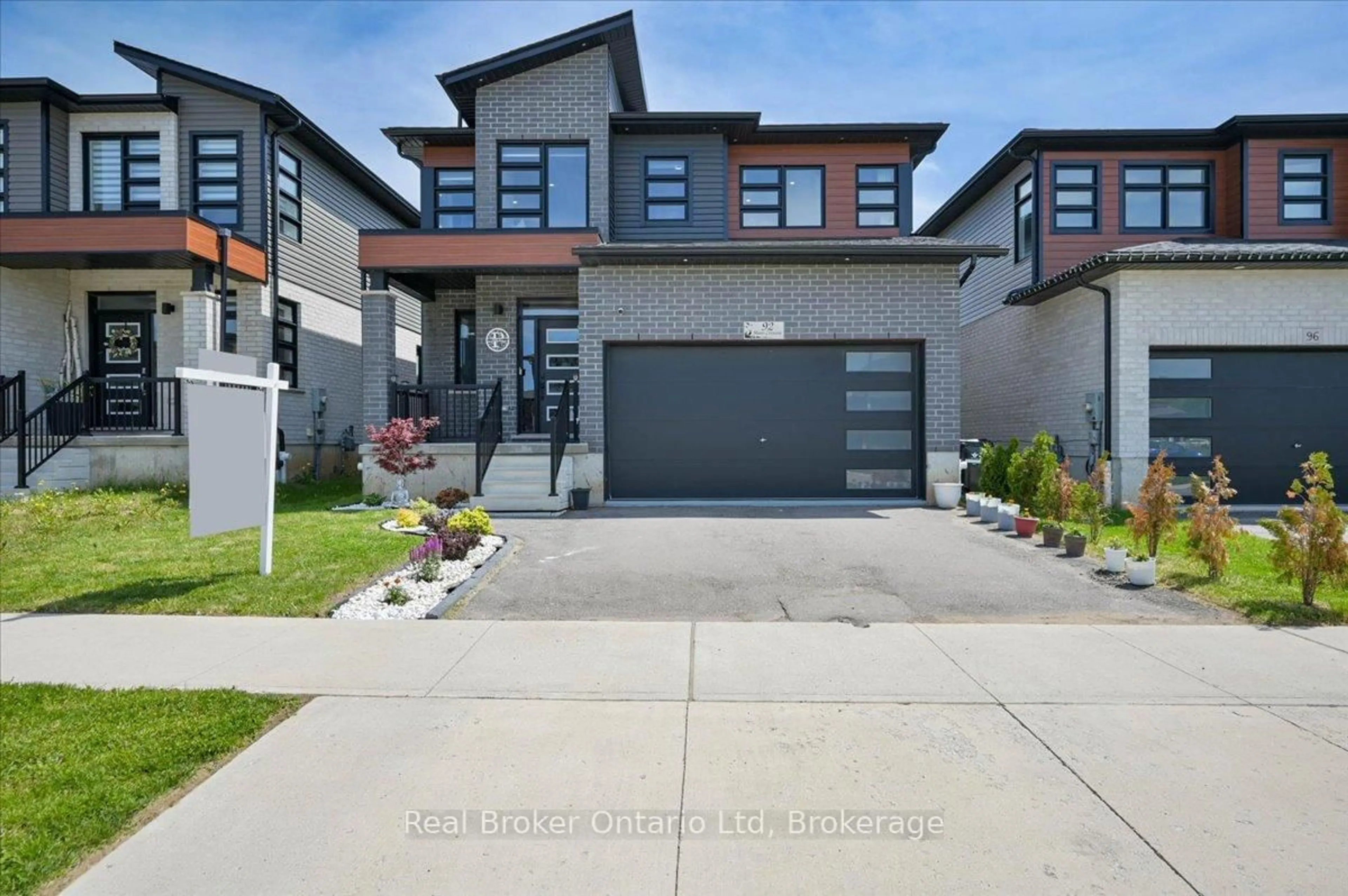 Home with brick exterior material, street for 92 Moon Cres, Cambridge Ontario N1S 0C4