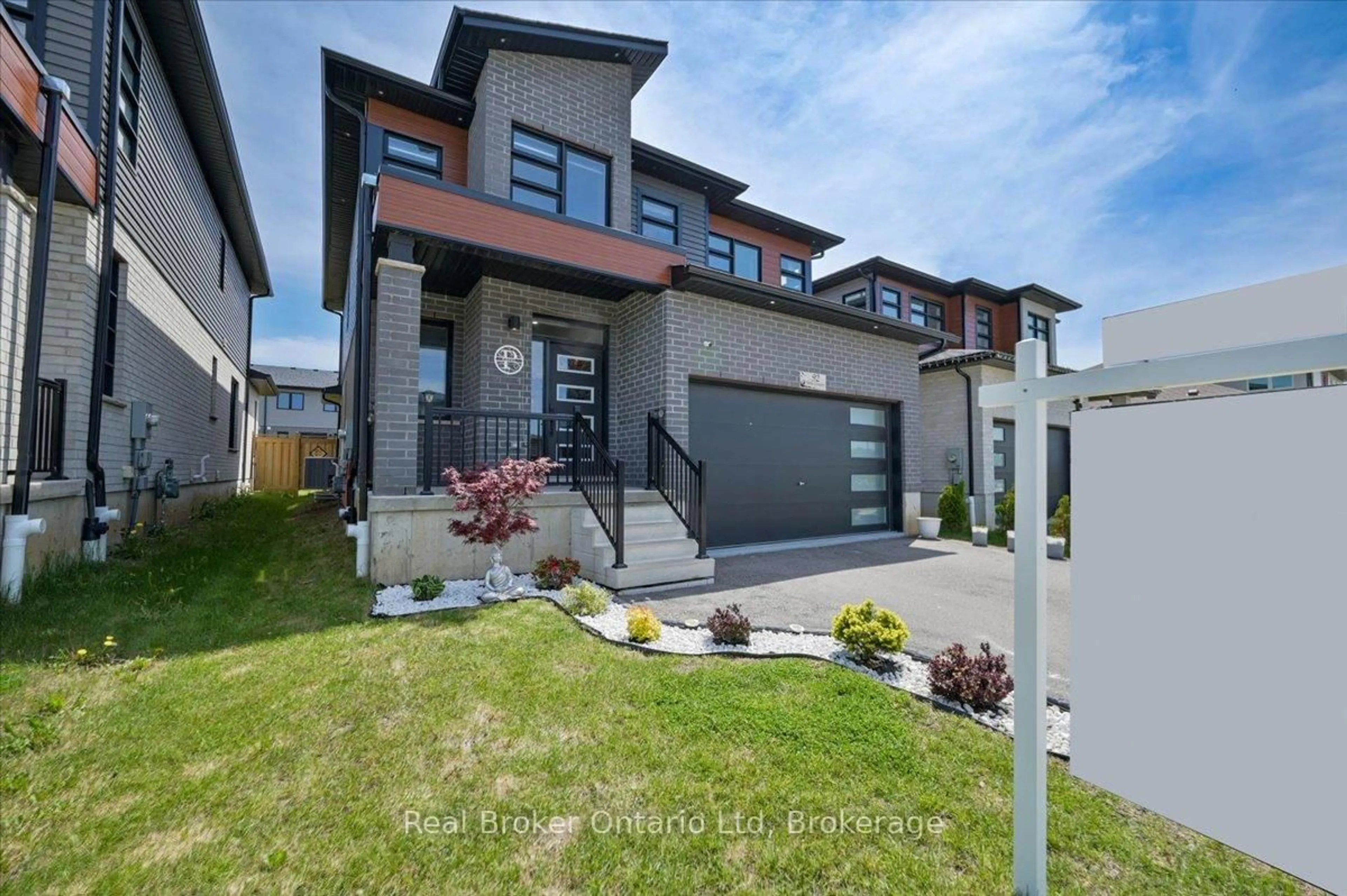 Home with brick exterior material, street for 92 Moon Cres, Cambridge Ontario N1S 0C4