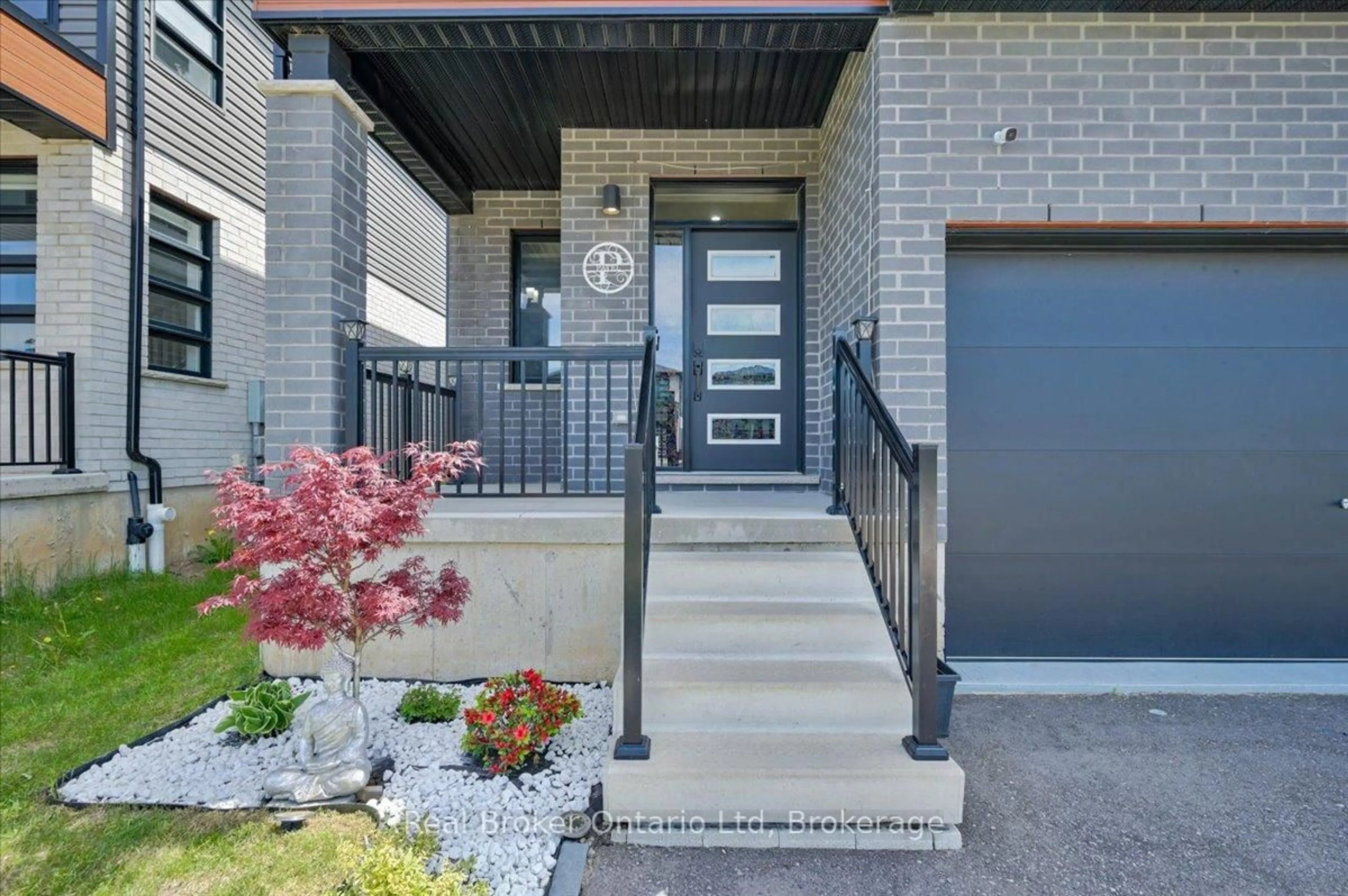 Unknown for 92 Moon Cres, Cambridge Ontario N1S 0C4