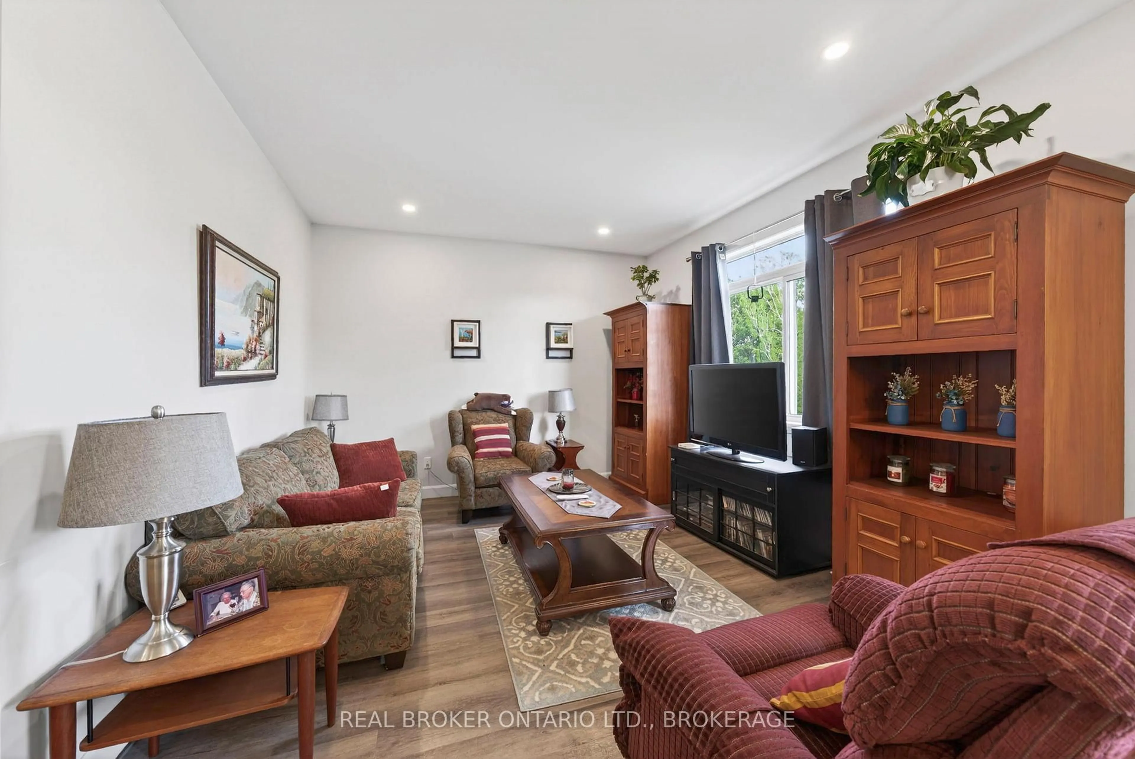 Living room with furniture, unknown for 250 Lourdes Ave, Cornwall Ontario K6H 0E8
