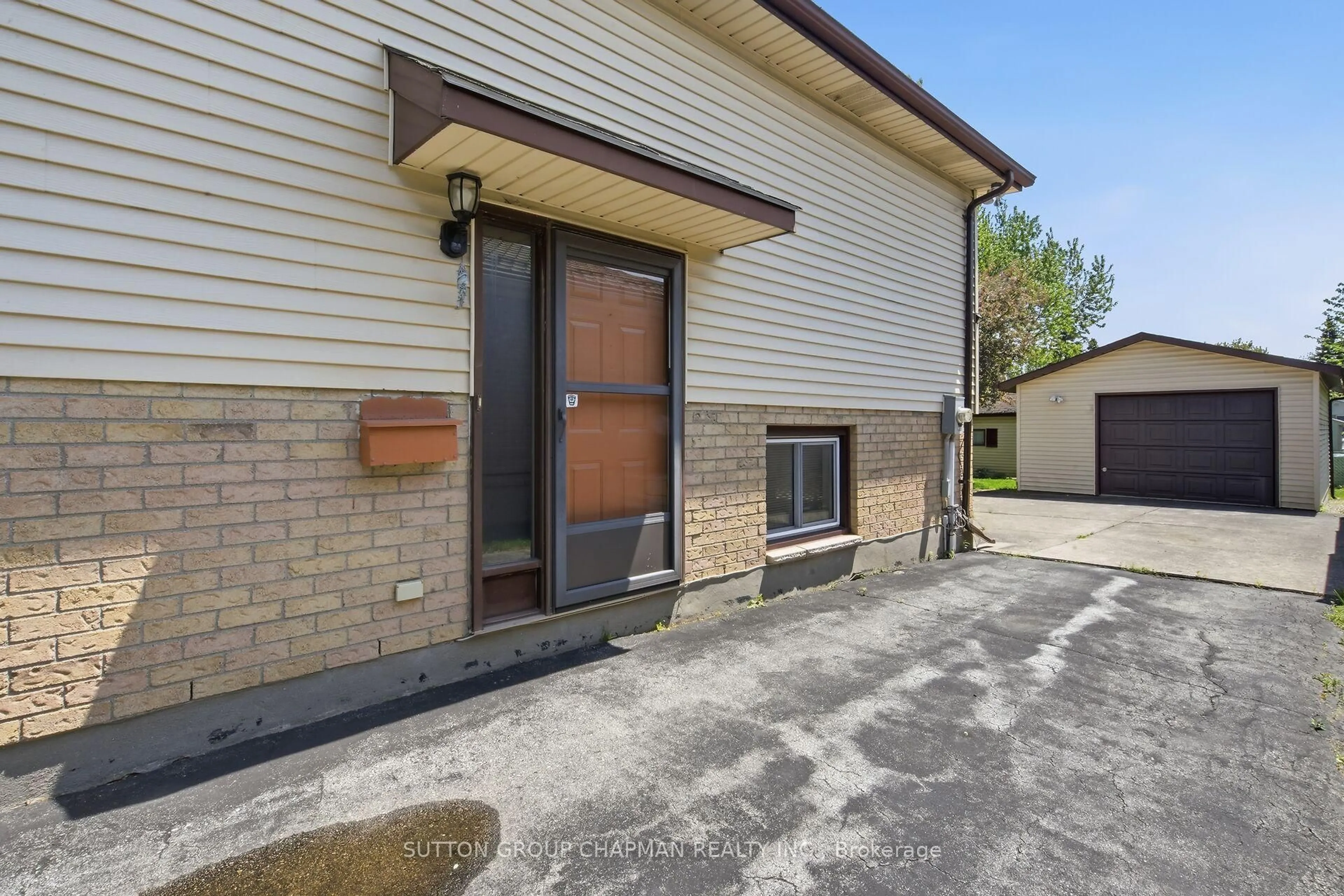 Unknown for 332 Ardsley Cres, London North Ontario N6G 3W7
