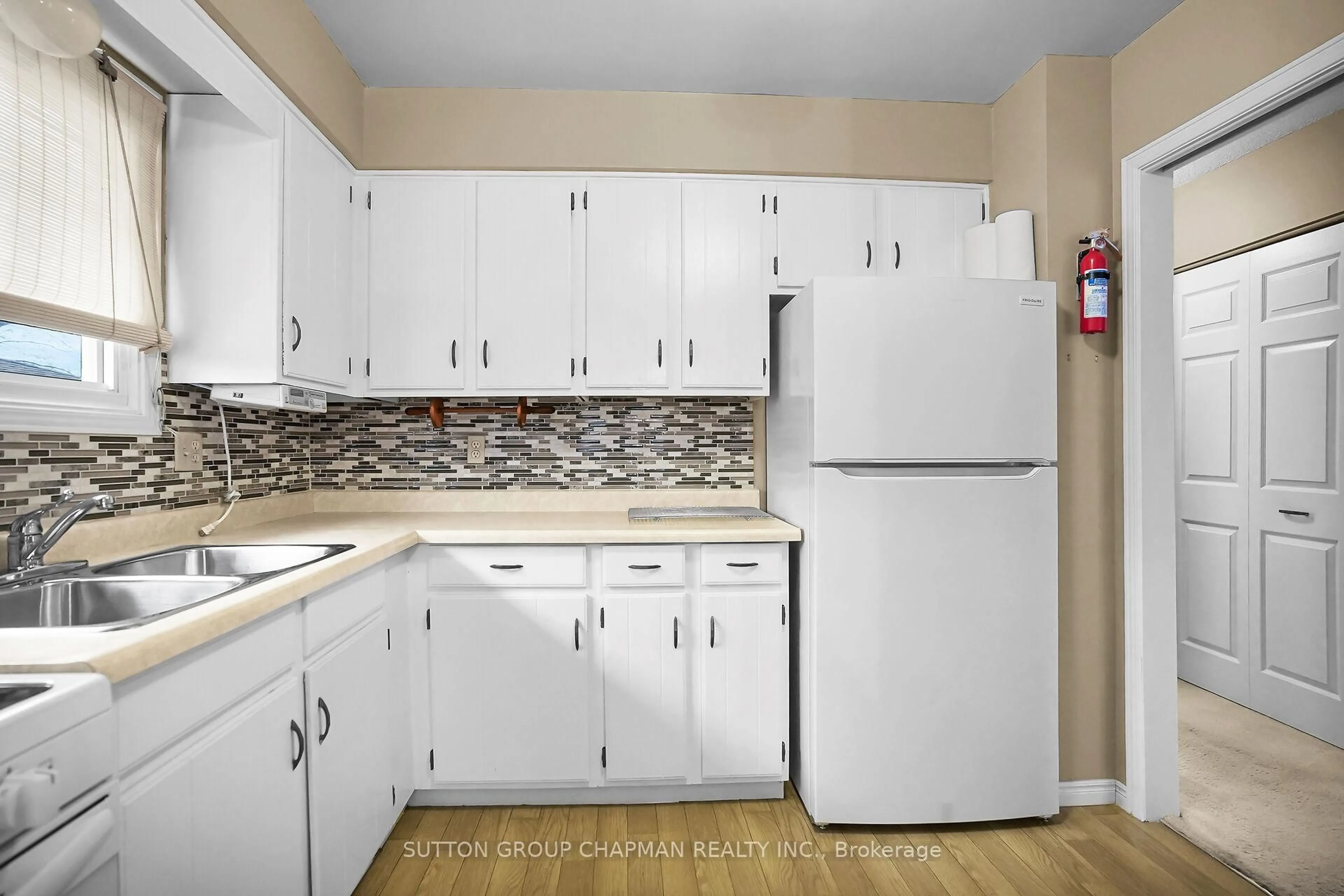 Standard kitchen, unknown for 332 Ardsley Cres, London North Ontario N6G 3W7