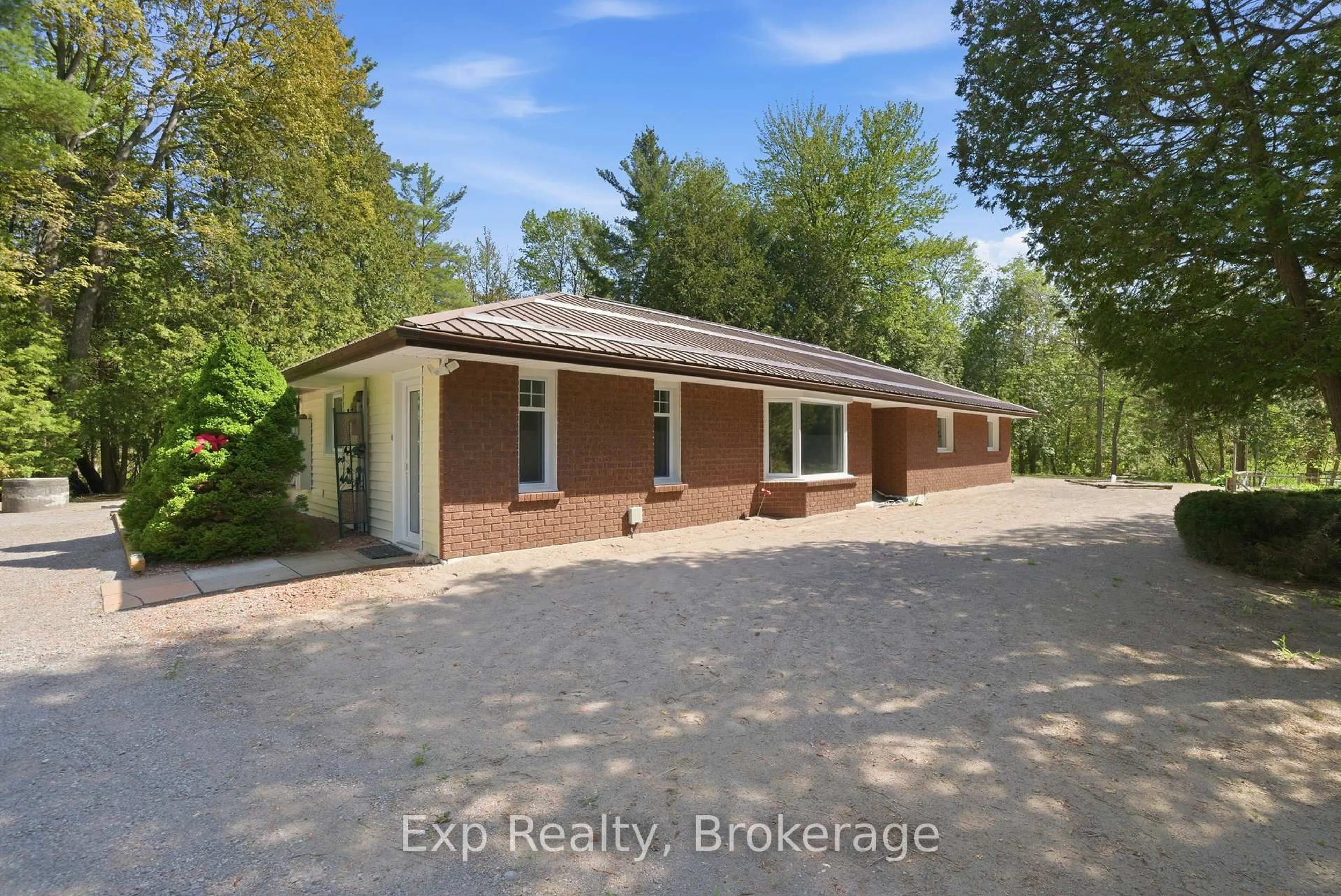 A pic from outside/outdoor area/front of a property/back of a property/a pic from drone, building for 8227 Gilmour Rd, Port Hope Ontario L0A 1B0