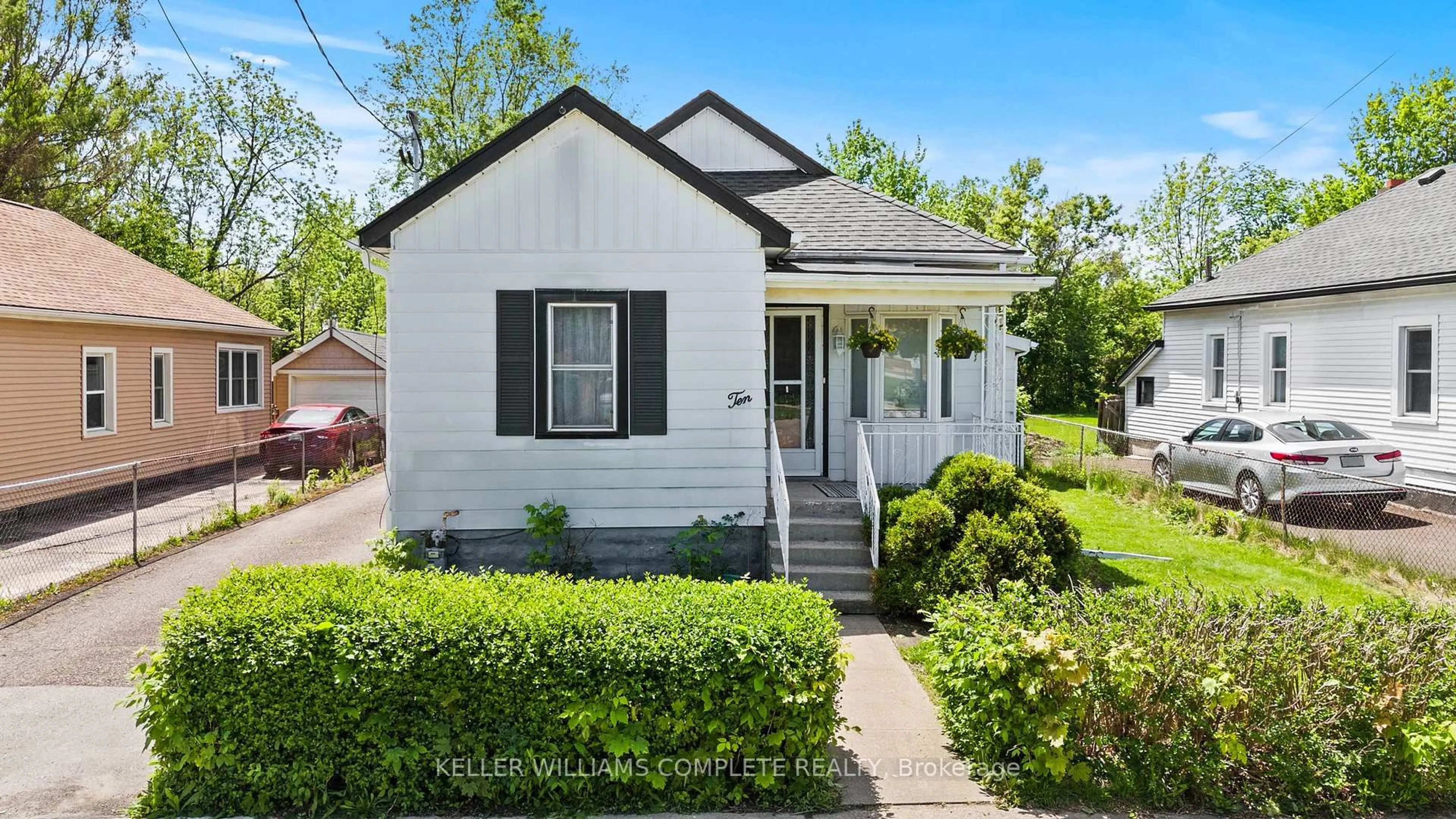 Home with vinyl exterior material, street for 10 MONCK St, St. Catharines Ontario L2S 1L6