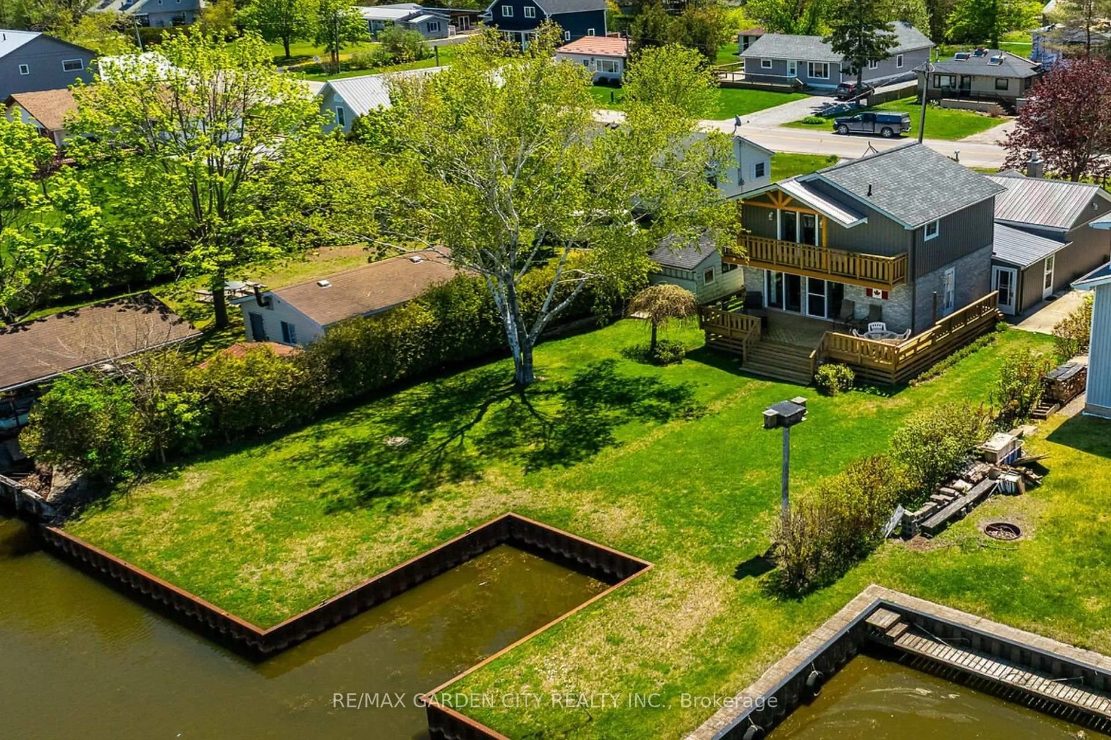 A pic from outside/outdoor area/front of a property/back of a property/a pic from drone, water/lake/river/ocean view for 270 Erie Blvd Rr3 Blvd, Norfolk Ontario N0E 1M0