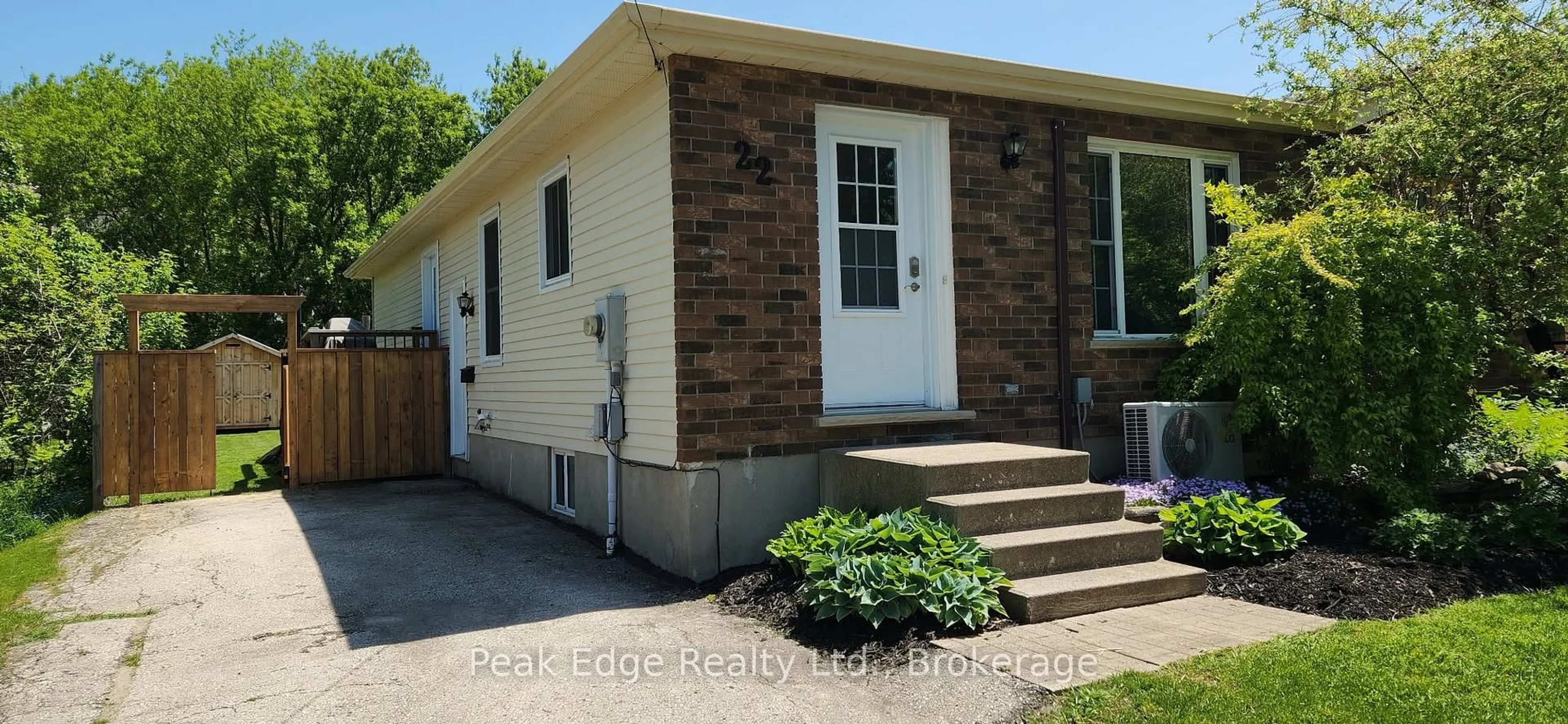 Home with vinyl exterior material, street for 22 Willow St, Brockton Ontario N0G 2V0