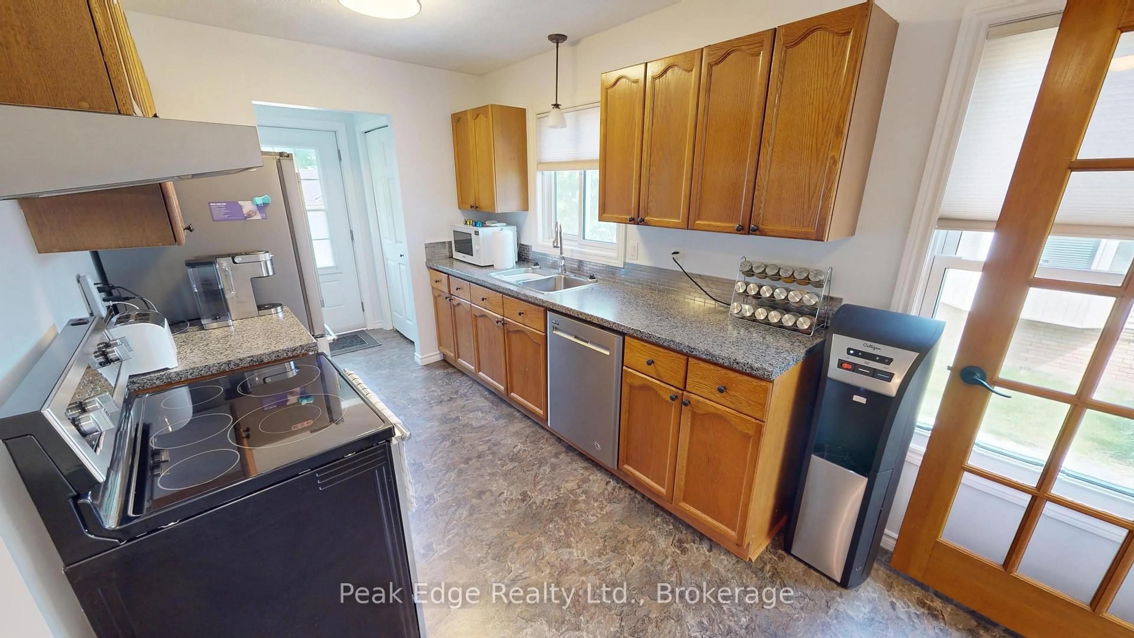 Standard kitchen, unknown for 22 Willow St, Brockton Ontario N0G 2V0
