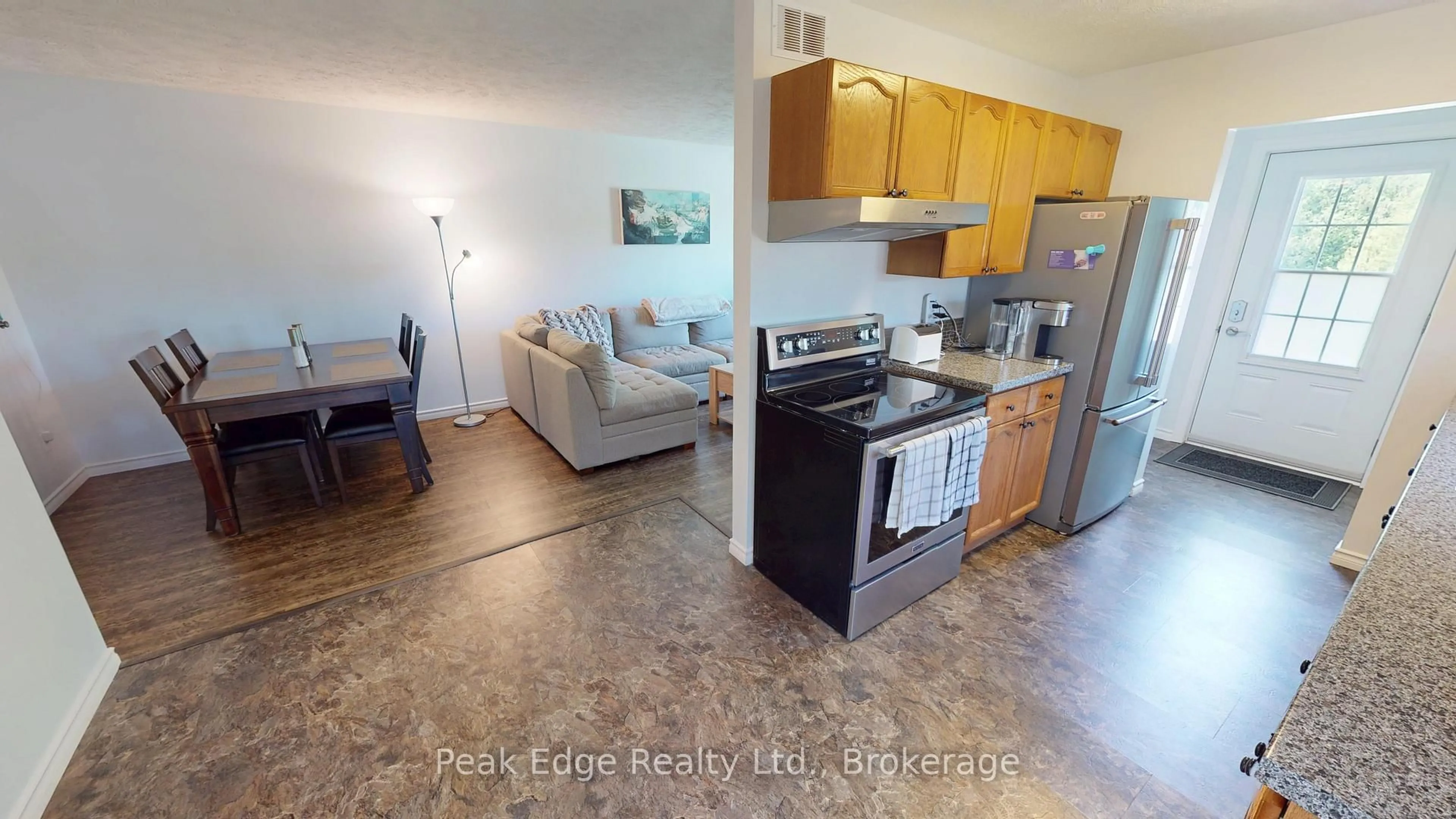 Standard kitchen, unknown for 22 Willow St, Brockton Ontario N0G 2V0