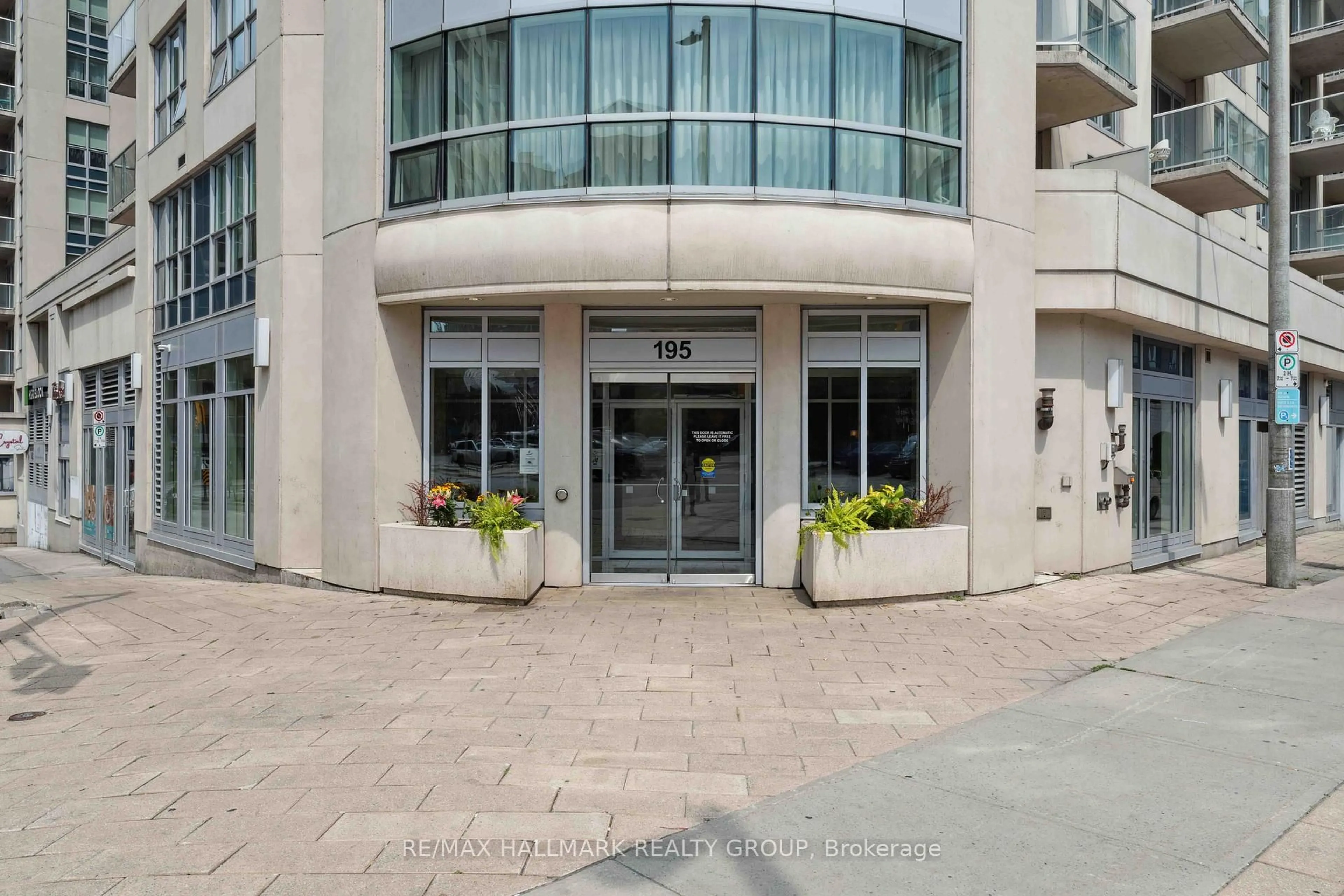 Indoor foyer for 195 Besserer St #305, Ottawa Ontario K1N 0B6