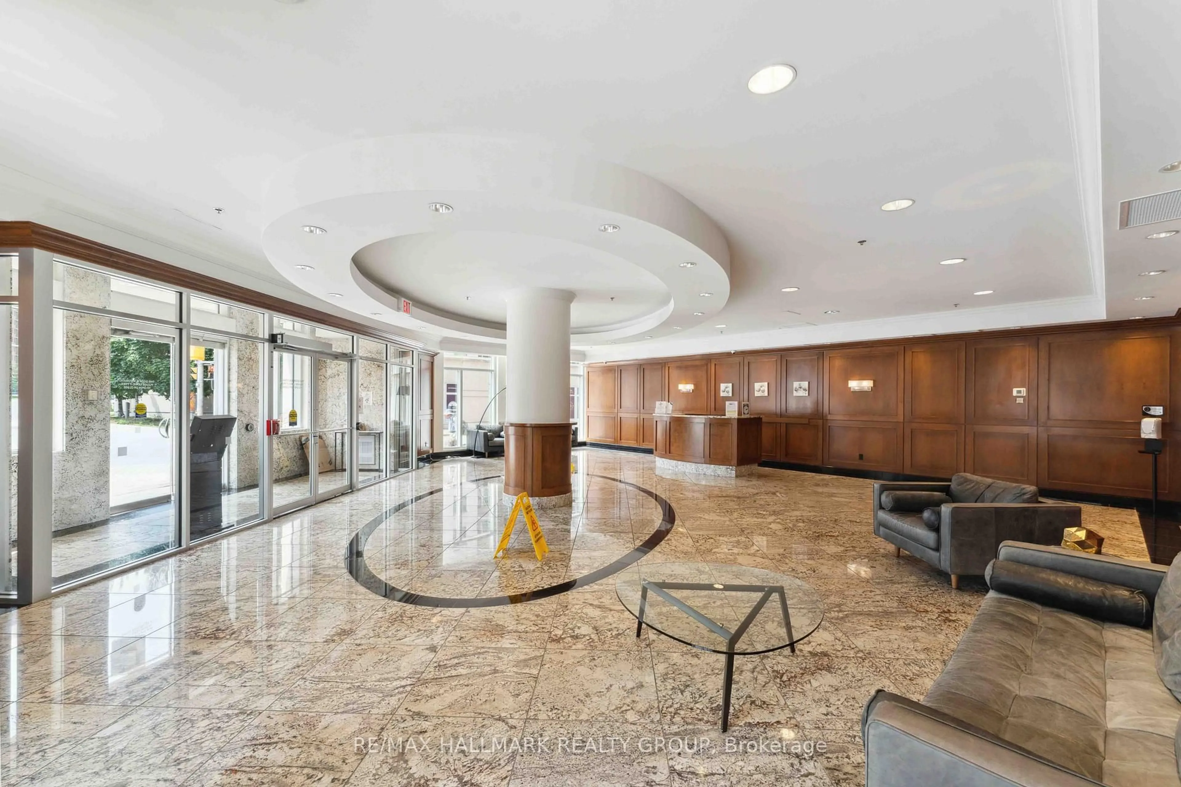 Lobby for 195 Besserer St #305, Ottawa Ontario K1N 0B6