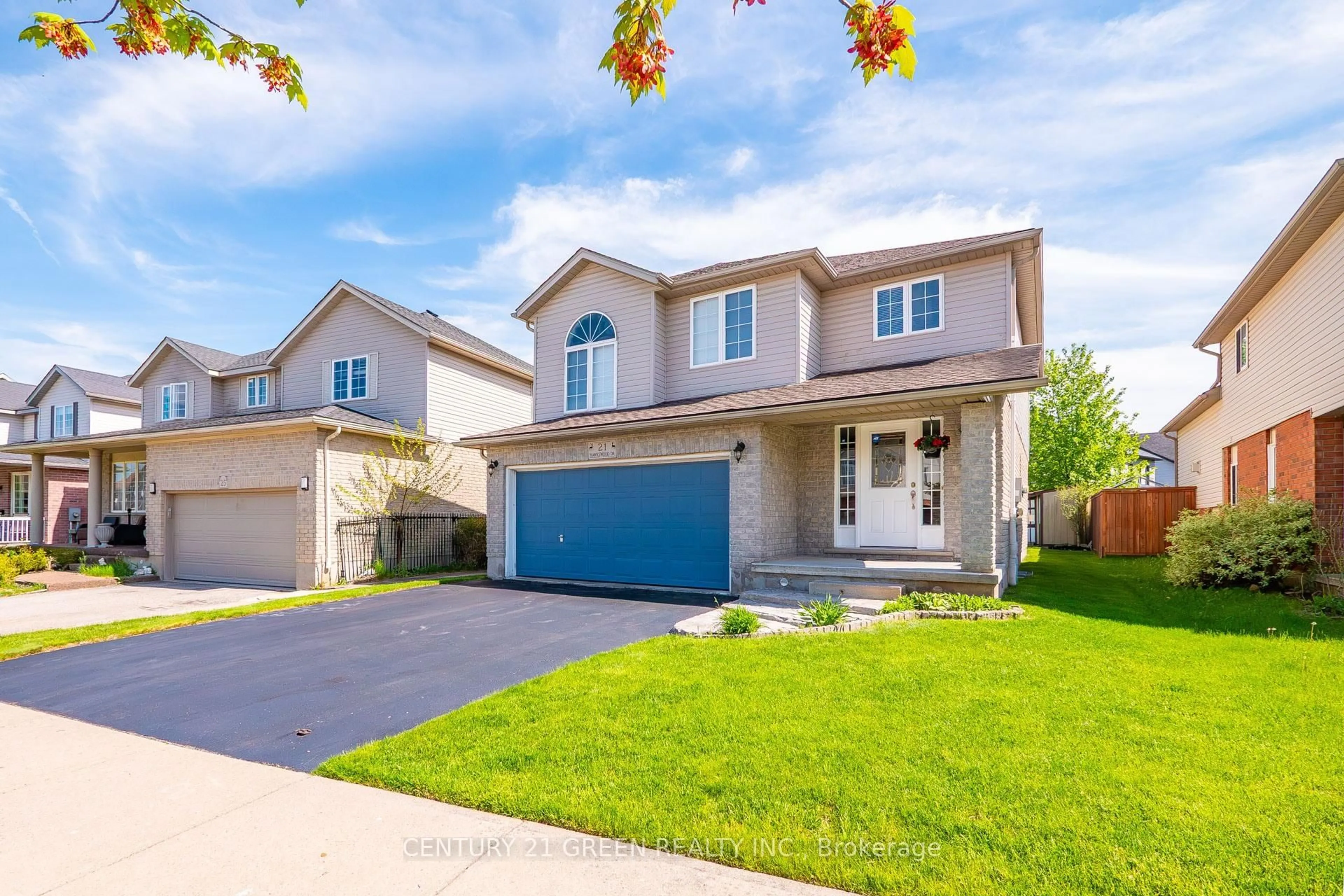 Home with vinyl exterior material, street for 21 Hawkswood Dr, Kitchener Ontario N2K 4J6