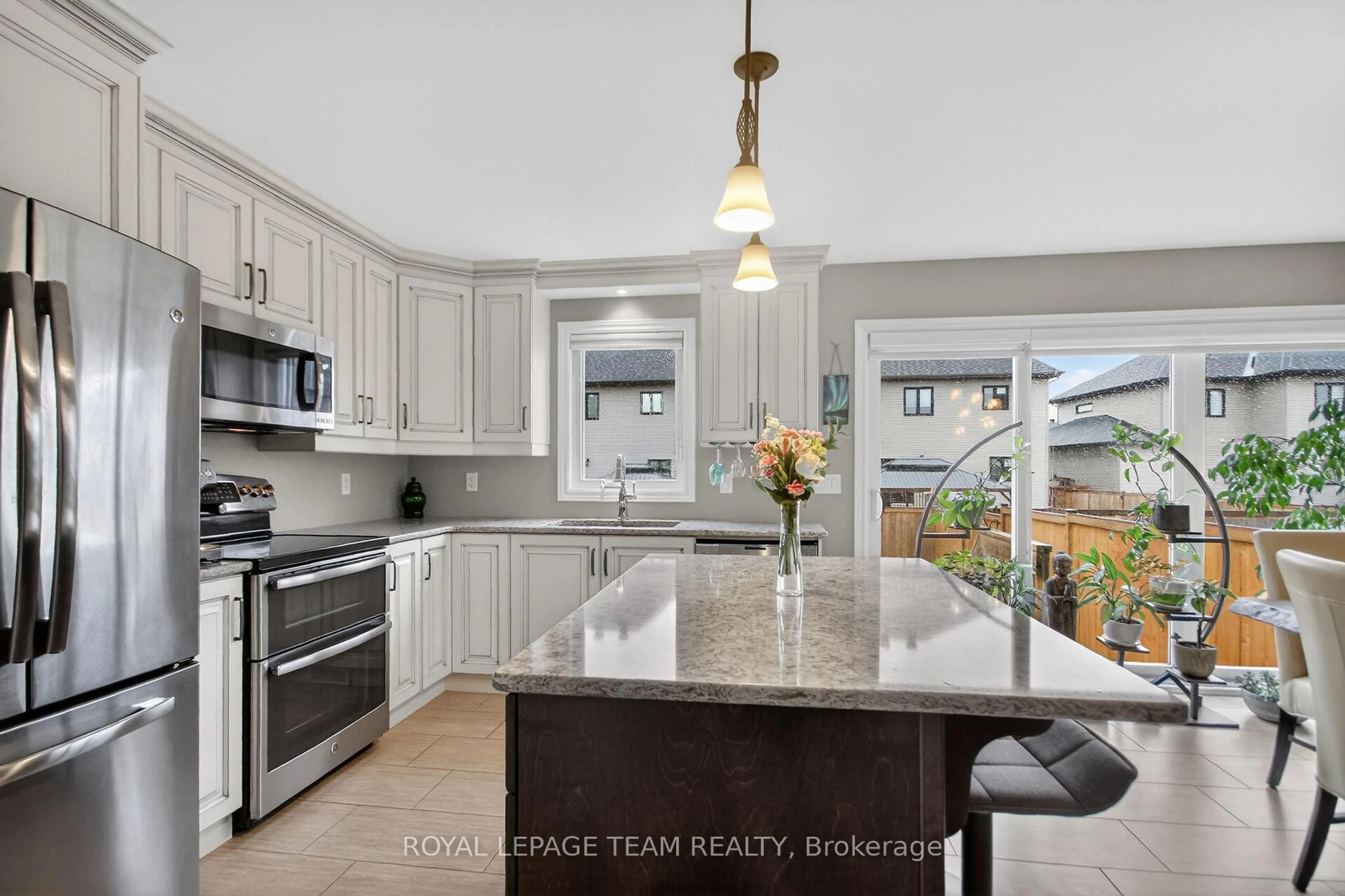 Open concept kitchen, ceramic/tile floor for 238 Belfort St, Russell Ontario K0A 1W0