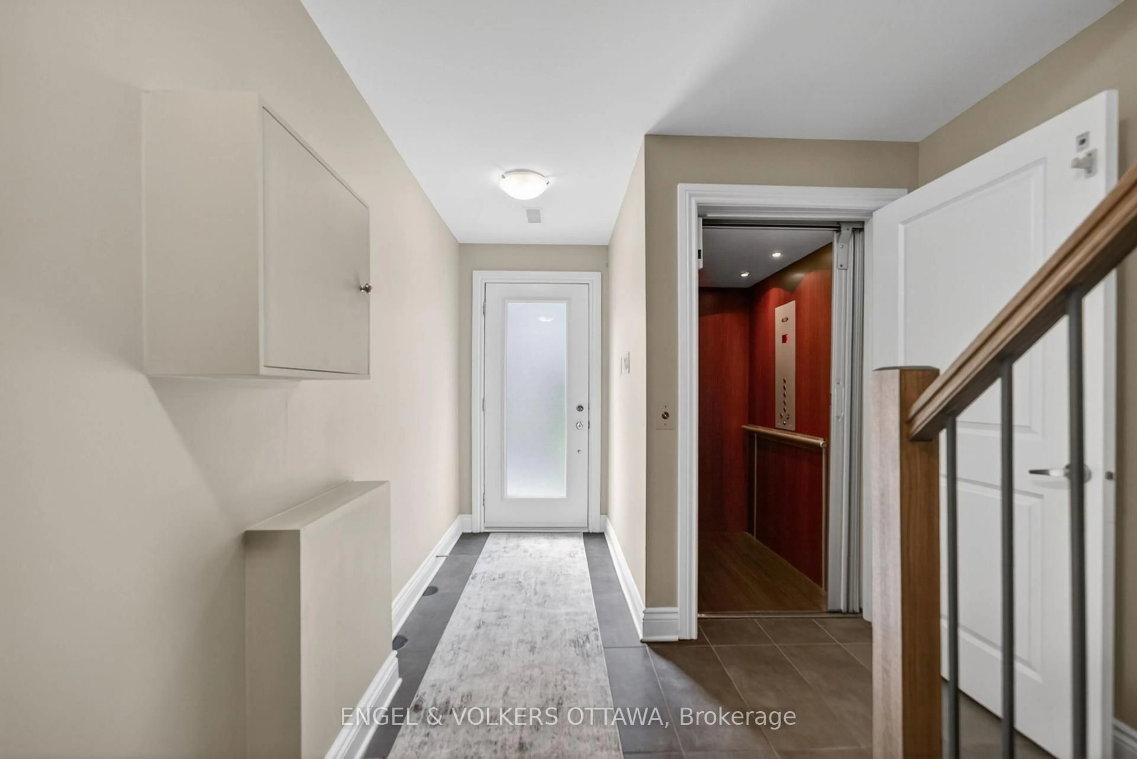Indoor entryway for 1896 Carling Ave, Ottawa Ontario K2A 1E7