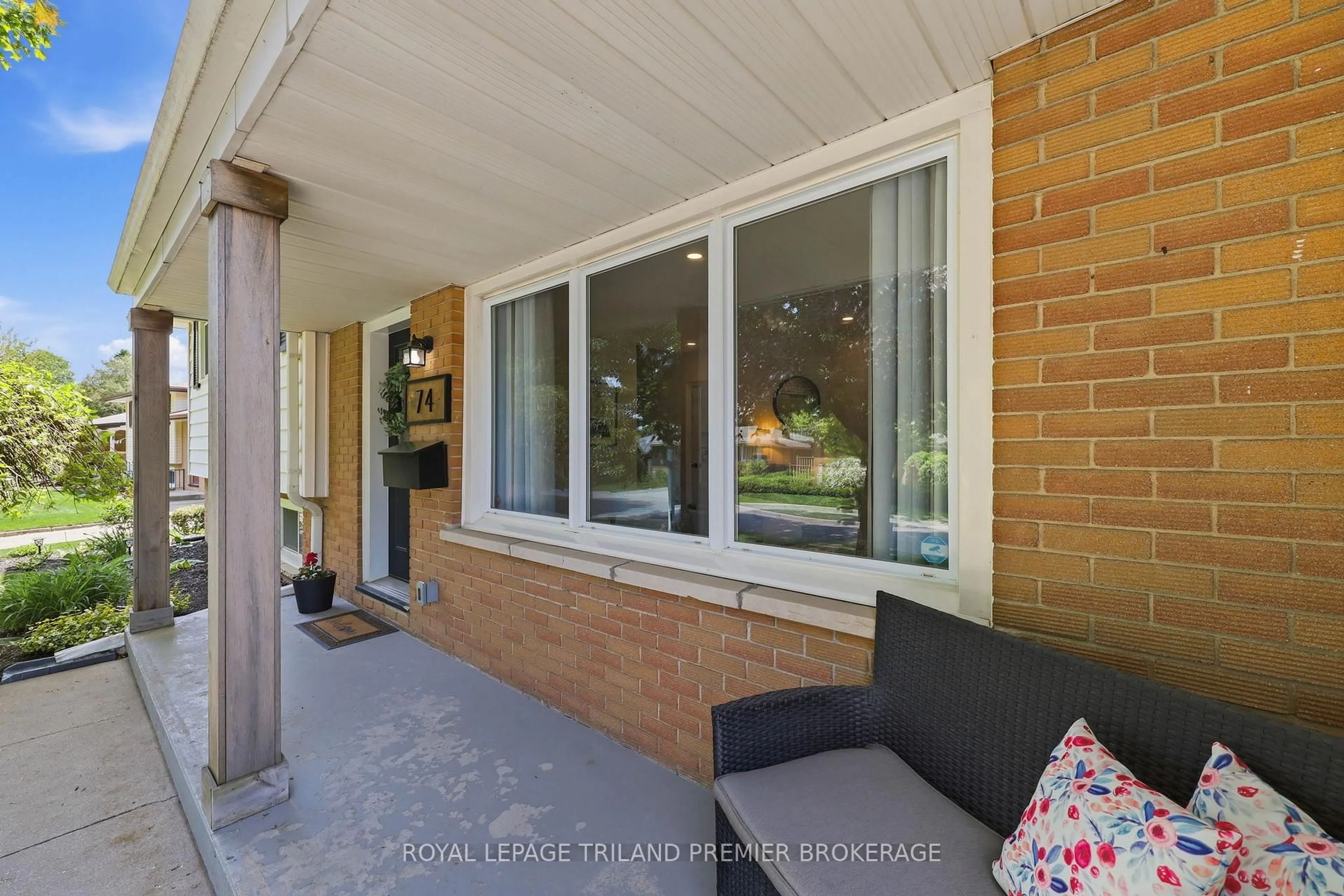 Patio, street for 74 Deveron Cres, London South Ontario N5Z 4B5
