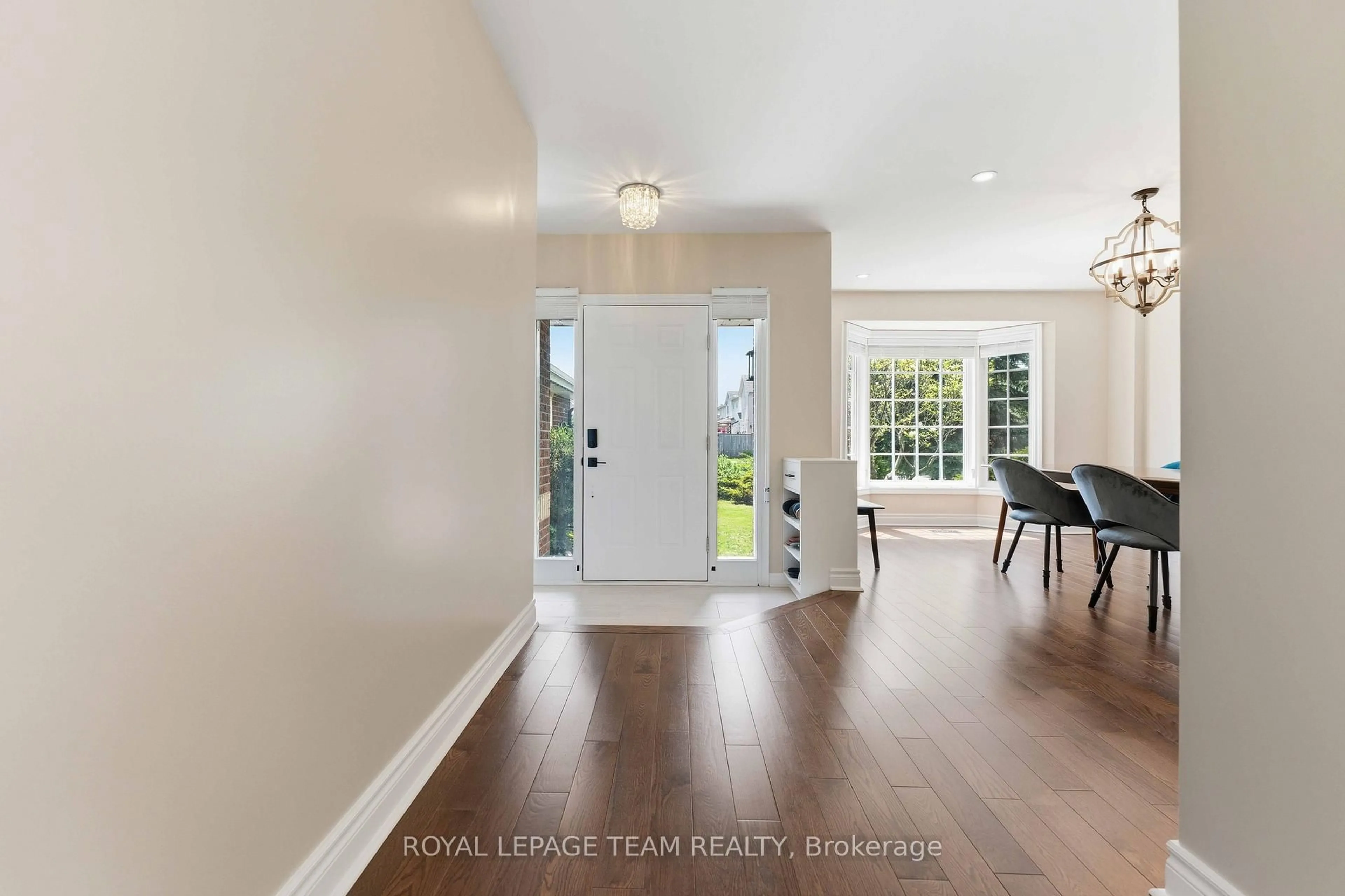 Indoor entryway for 43 West Ridge Dr, Stittsville Ontario K2S 1S4