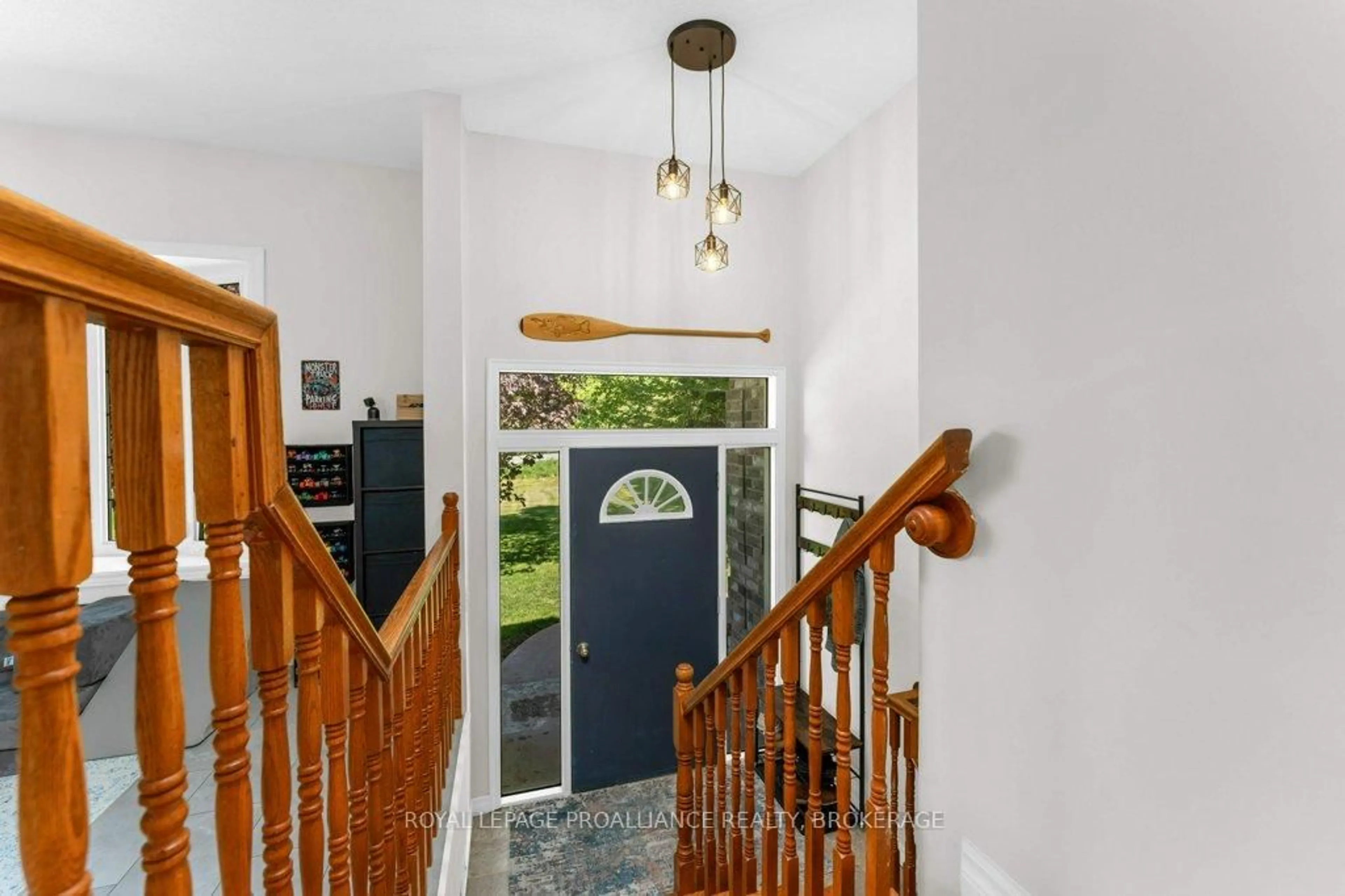 Indoor entryway for 140 County Road 20, Bissett Creek Ontario K0H 2H0