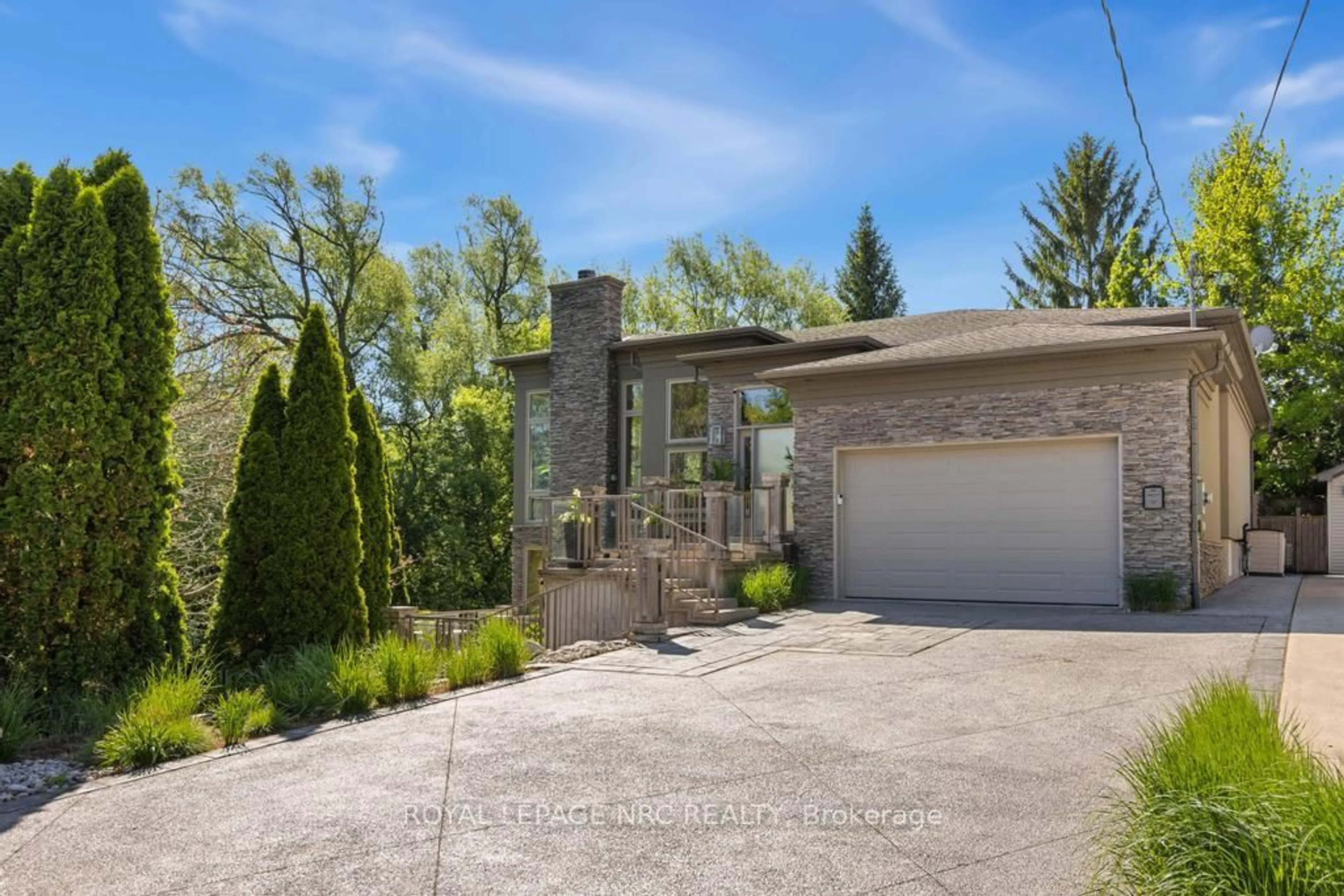 Unknown for 164A Lakeshore Rd, St. Catharines Ontario L2N 2V1
