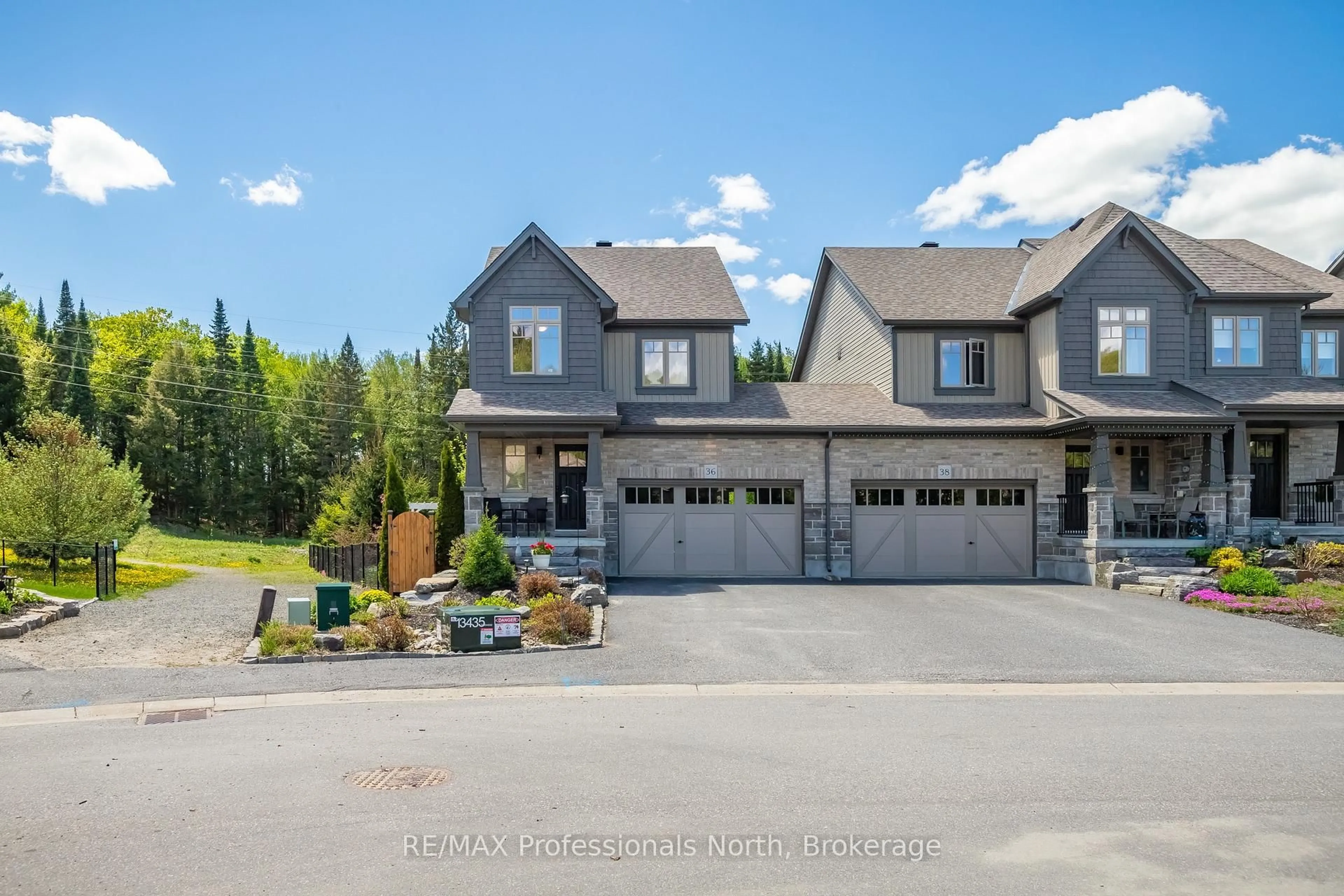 A pic from outside/outdoor area/front of a property/back of a property/a pic from drone, mountain view for 36 Spalding Cres, Huntsville Ontario P1H 1C9