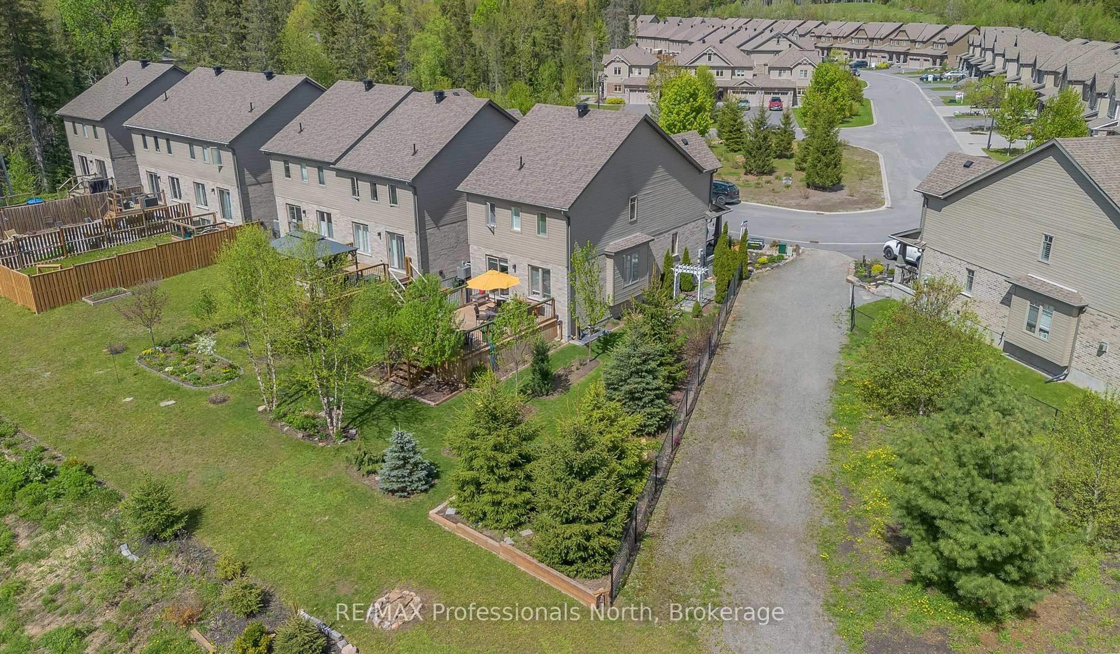 A pic from outside/outdoor area/front of a property/back of a property/a pic from drone, street for 36 Spalding Cres, Huntsville Ontario P1H 1C9