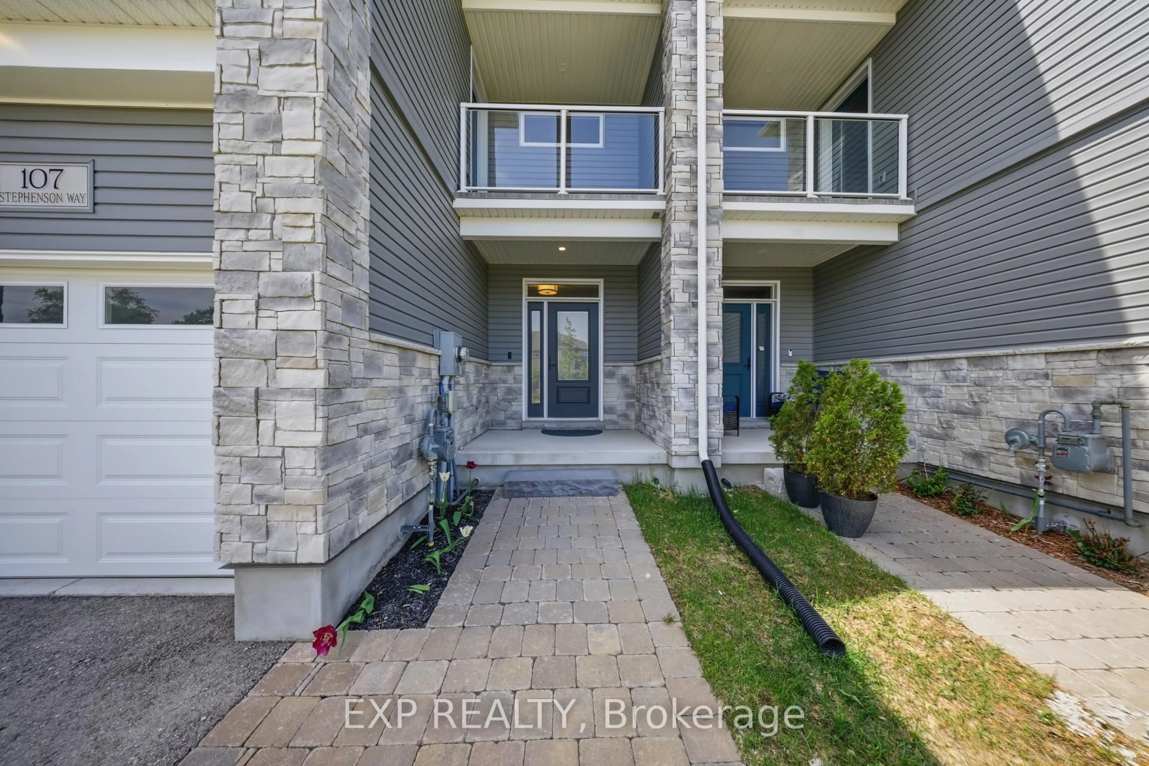 Indoor entryway for 107 Stephenson Way, Minto Ontario N0G 2P0