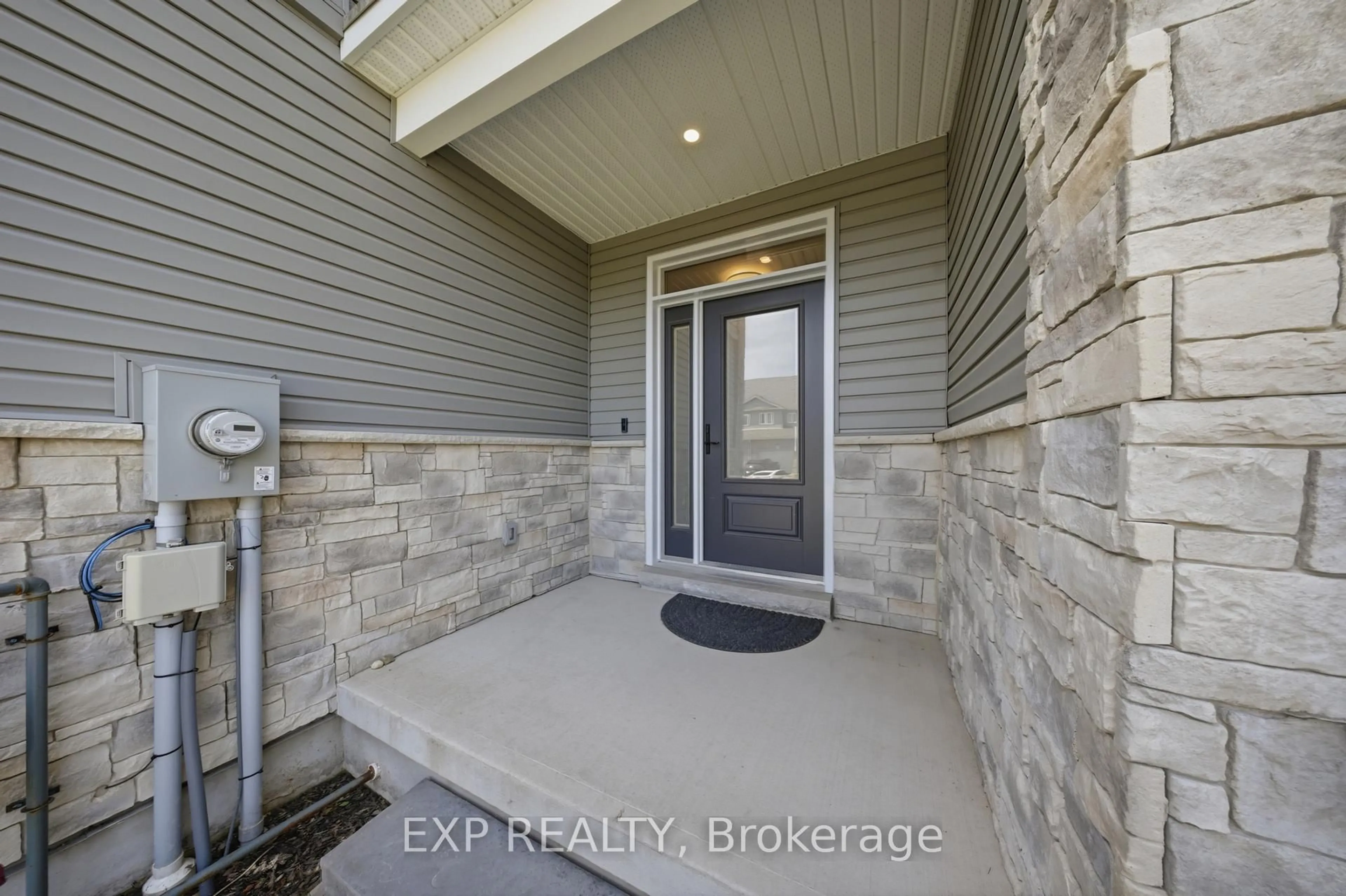 Indoor entryway for 107 Stephenson Way, Minto Ontario N0G 2P0