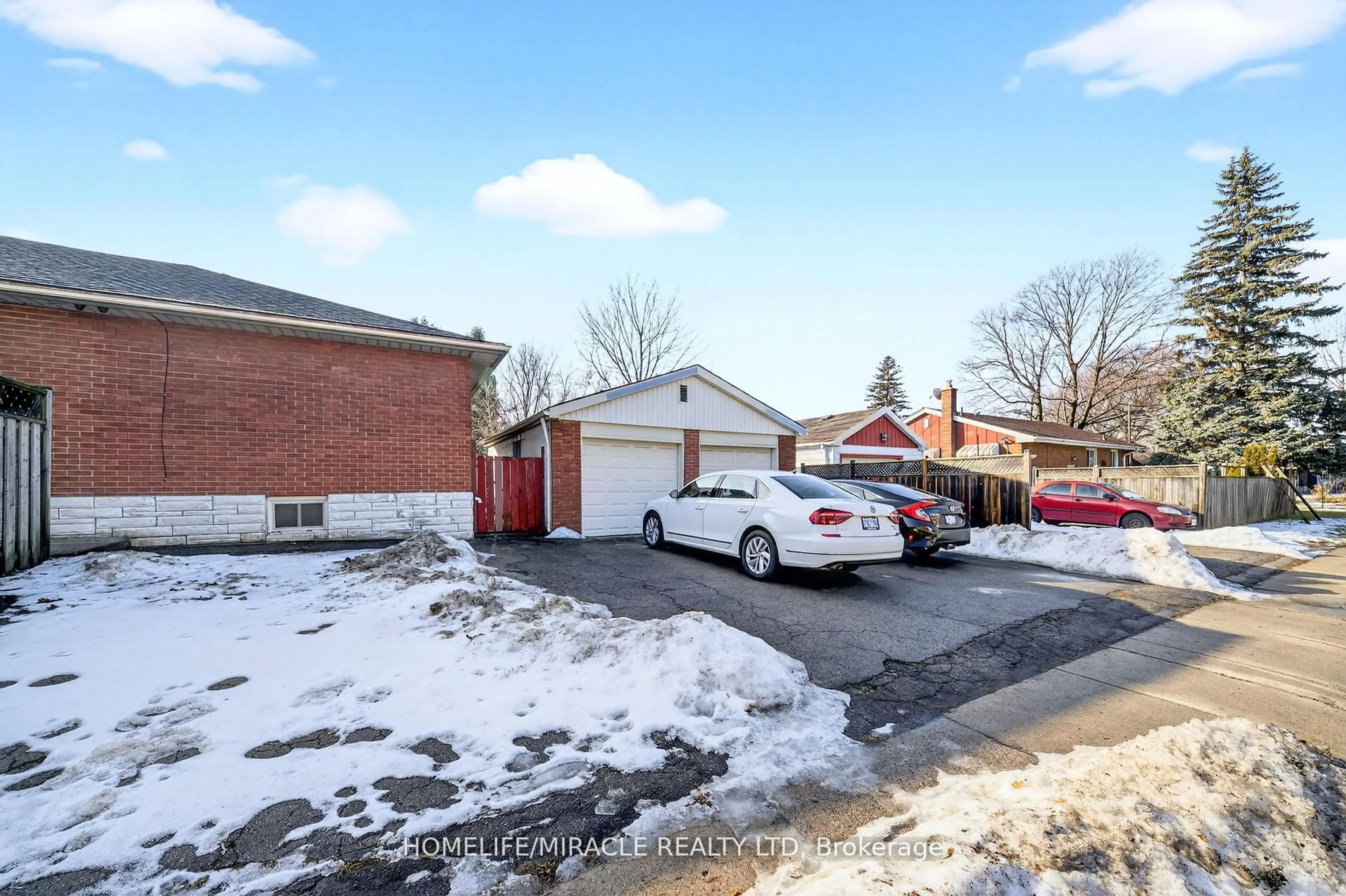 A pic from outside/outdoor area/front of a property/back of a property/a pic from drone, street for 100 West 3rd St, Hamilton Ontario L9C 3K5
