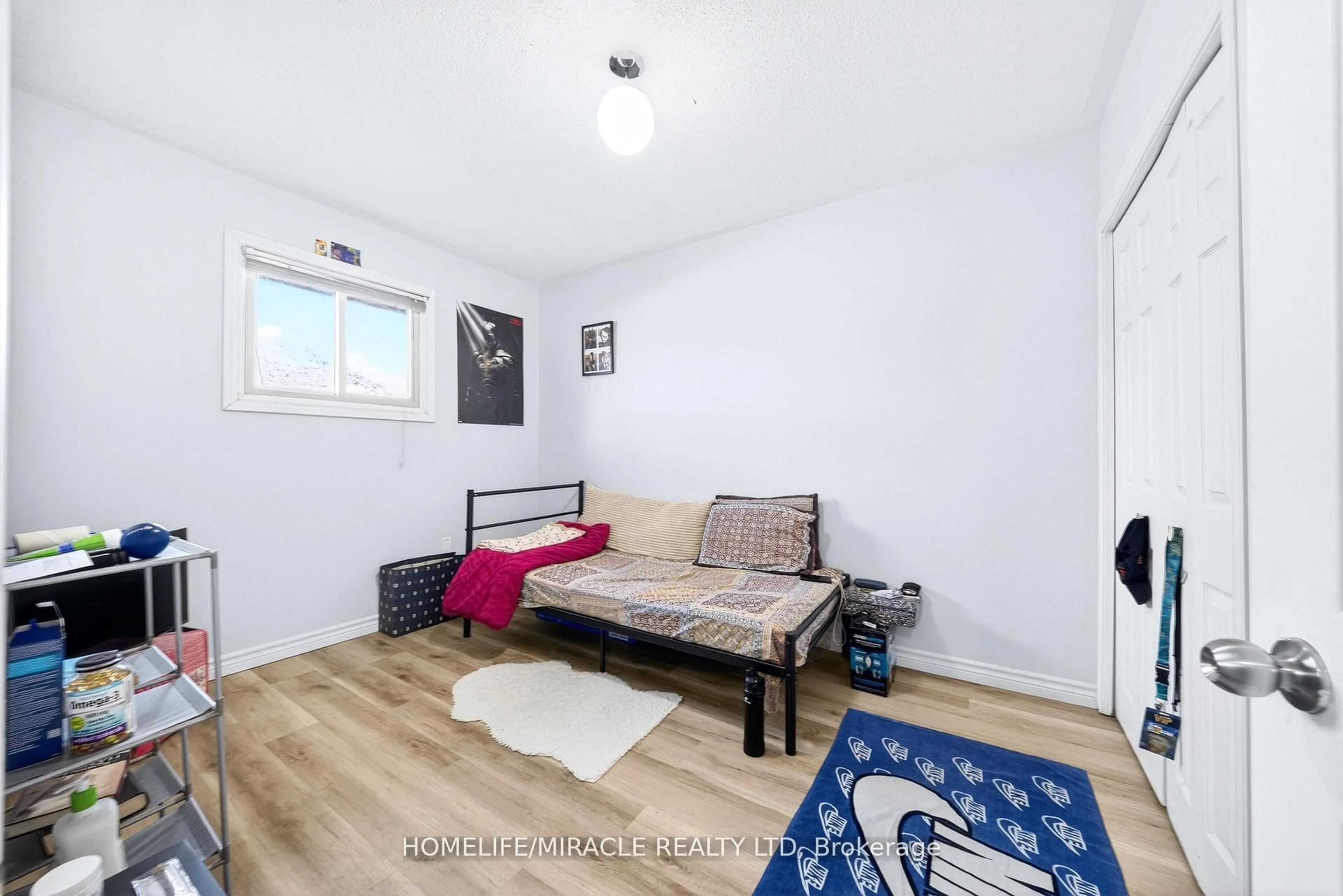 A pic of a room for 100 West 3rd St, Hamilton Ontario L9C 3K5