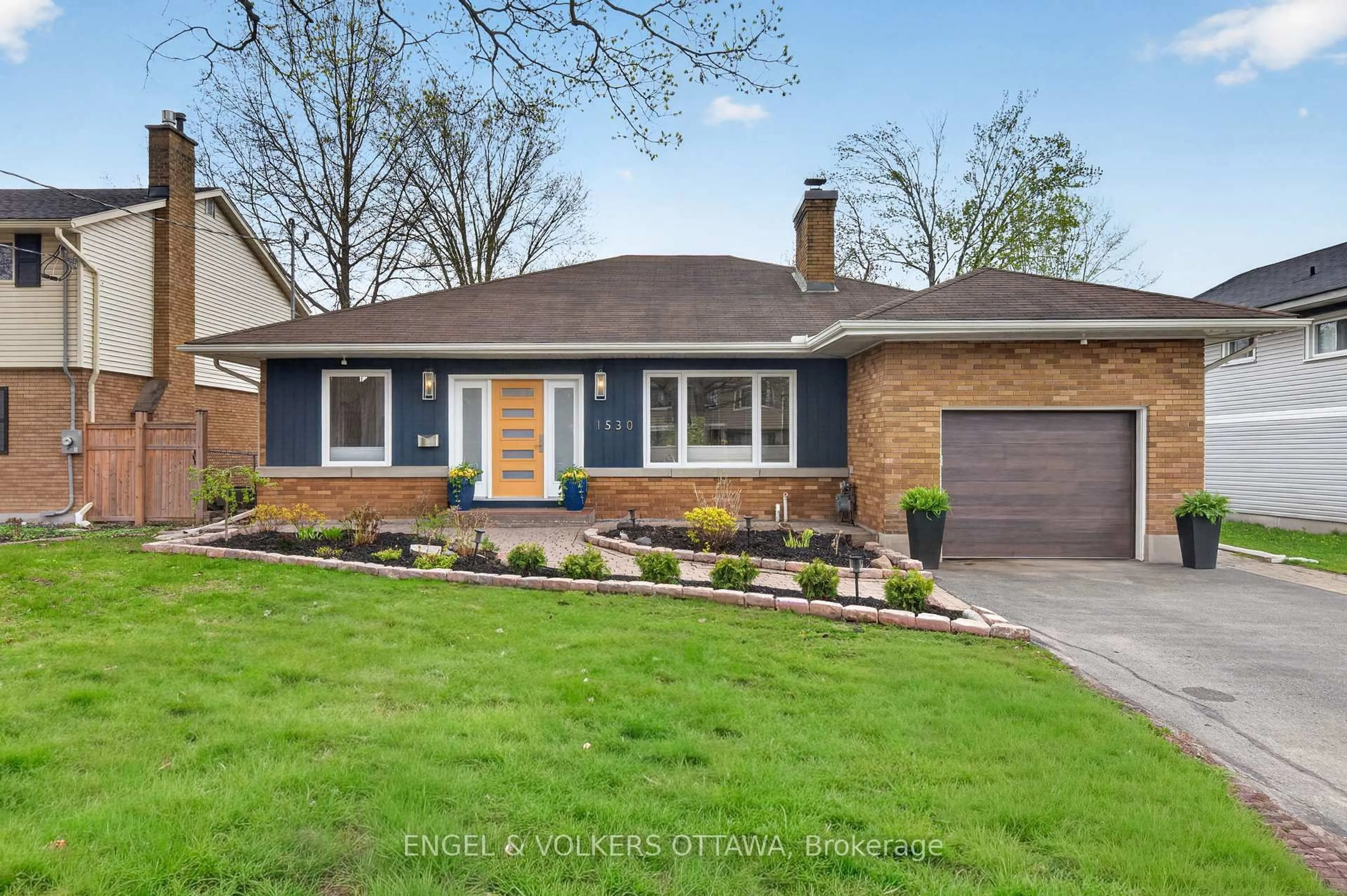 Home with brick exterior material, street for 1530 Caton St, Ottawa Ontario K1H 6J4