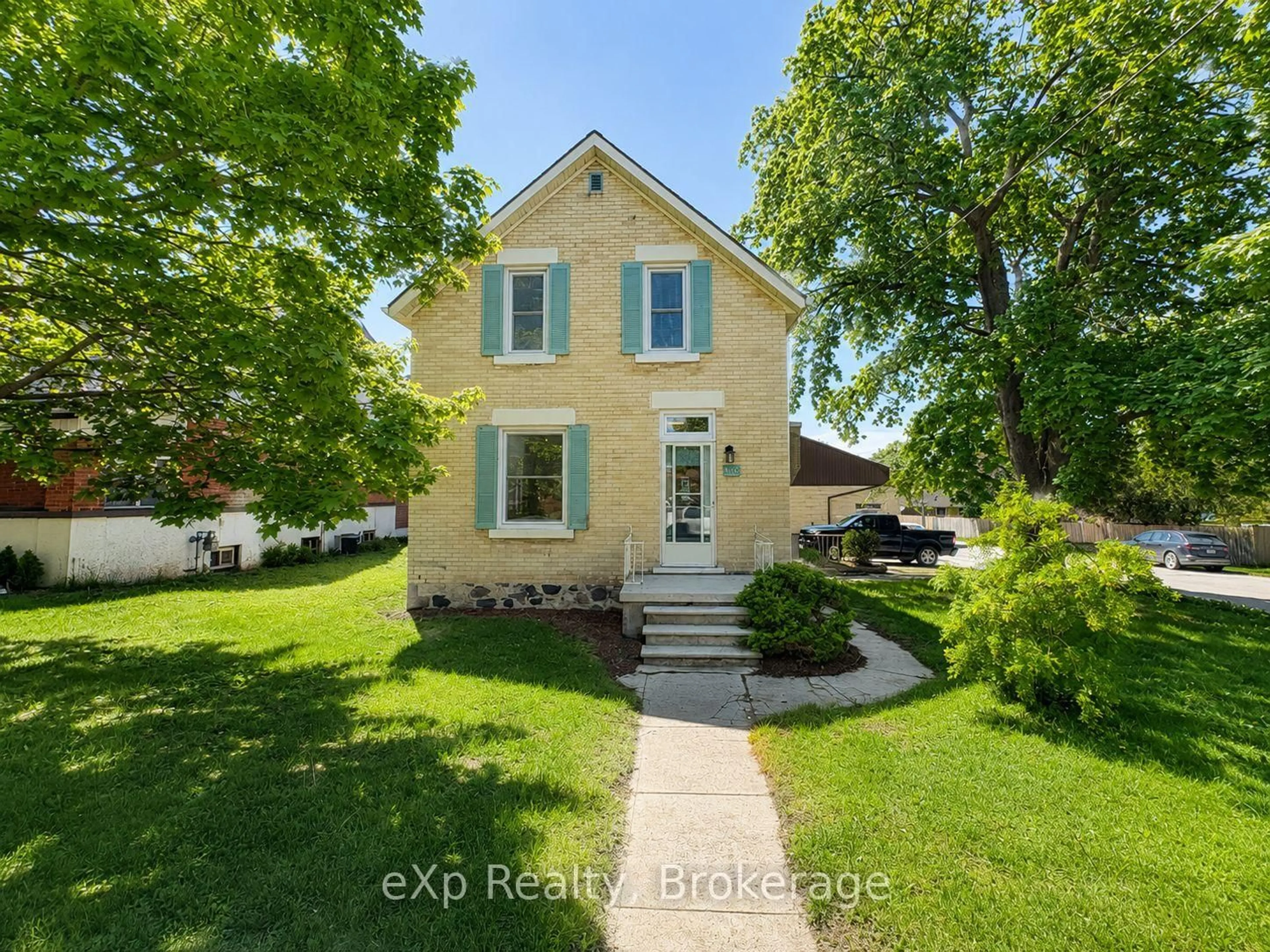 A pic from outside/outdoor area/front of a property/back of a property/a pic from drone, street for 595 9th St, Hanover Ontario N4N 1M7