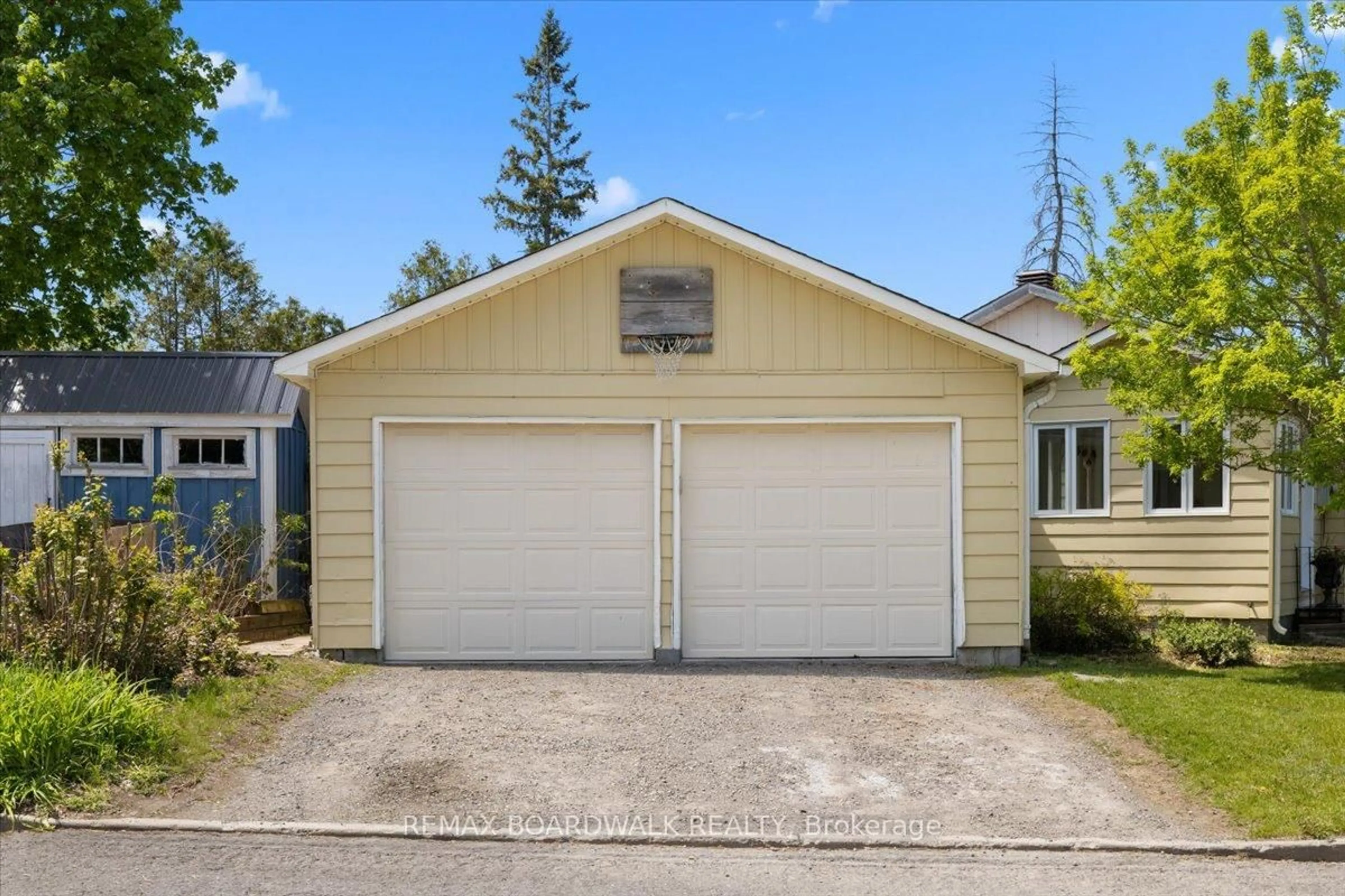 Indoor garage for 32 Martin St, Almonte Ontario K0A 1A0