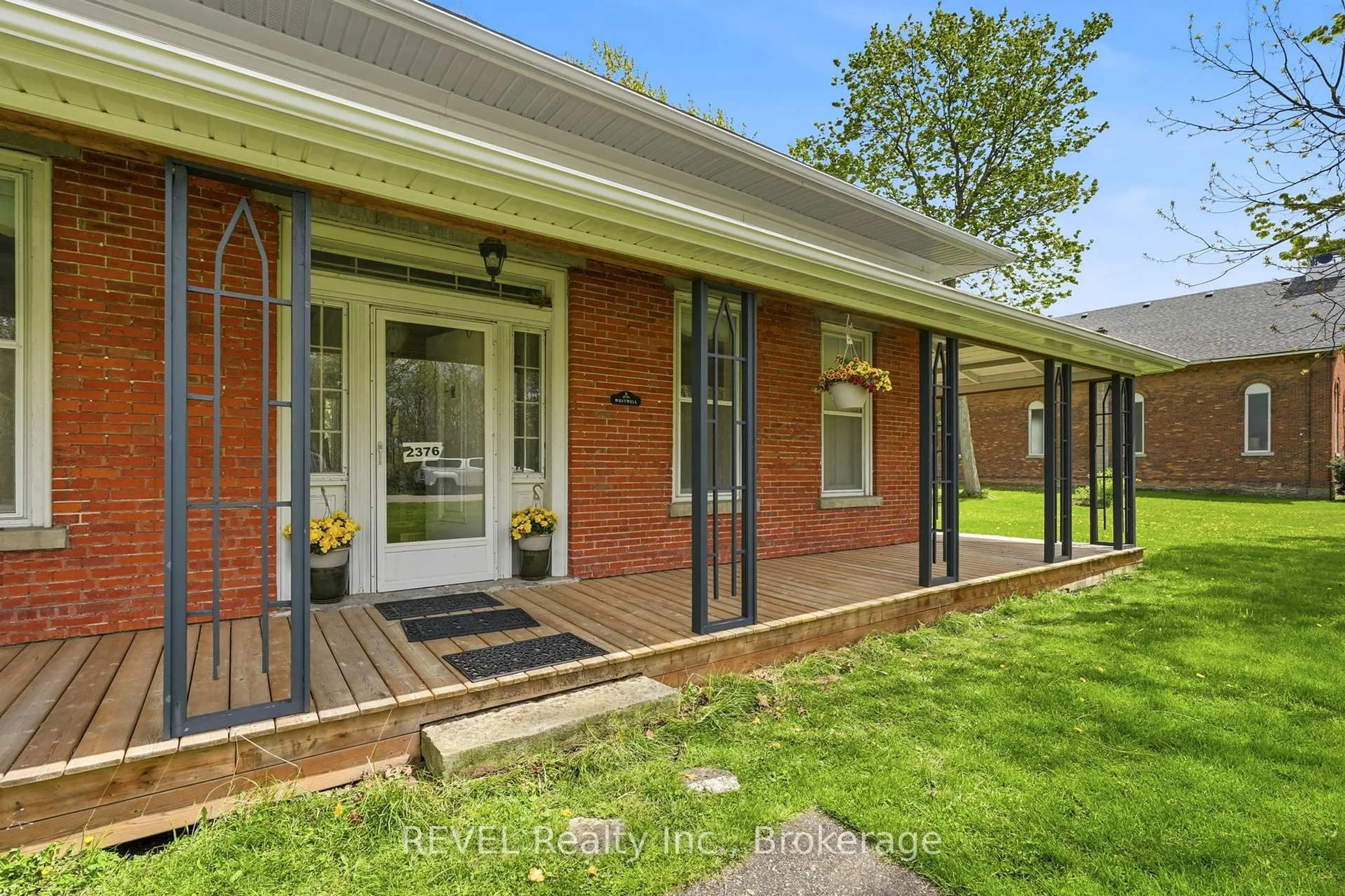 Home with brick exterior material, street for 2376 Centre St, Thorold Ontario L0S 1A0