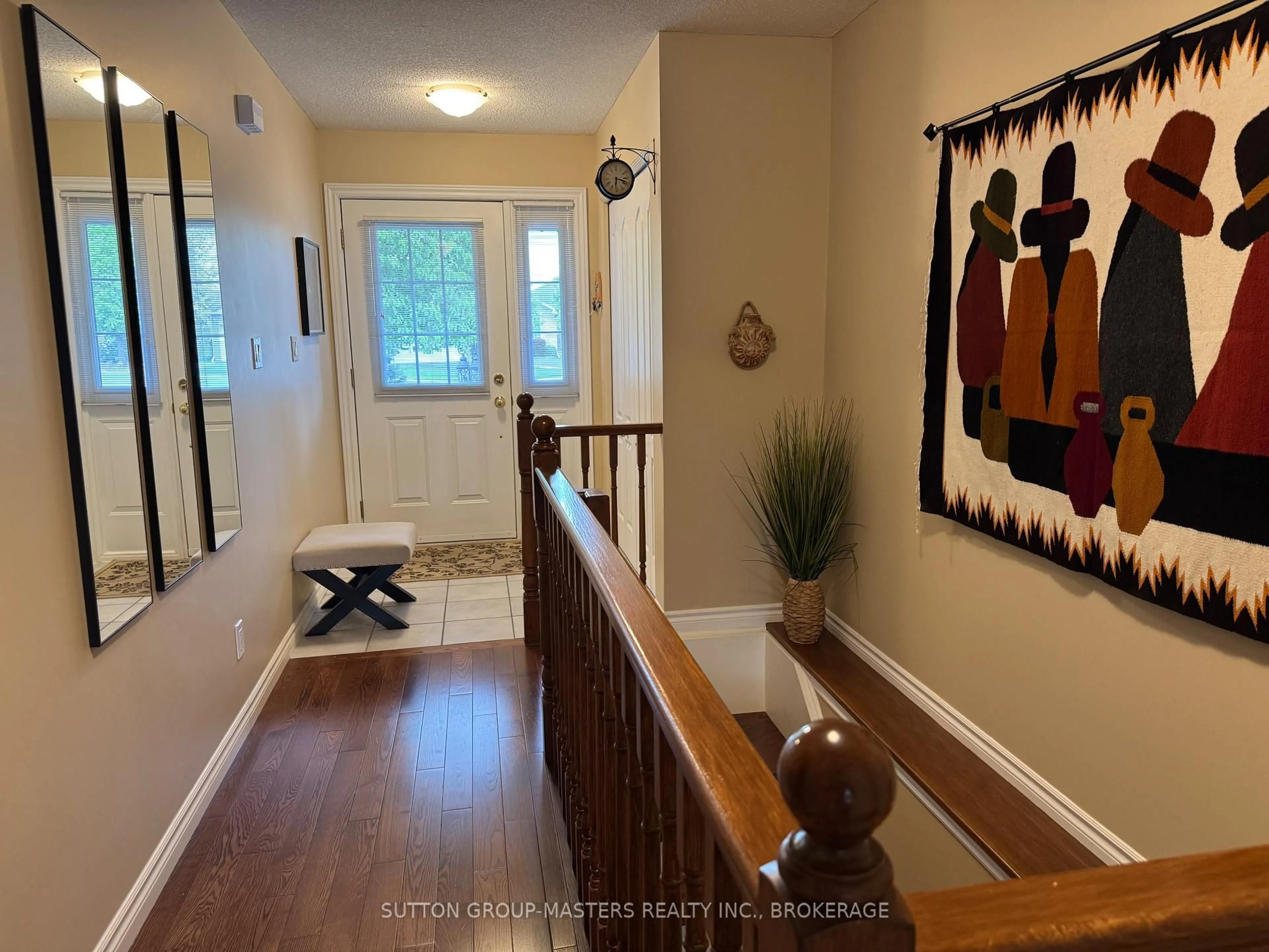 Indoor entryway for 109 Sheridan St, Kingston Ontario K7P 3H7
