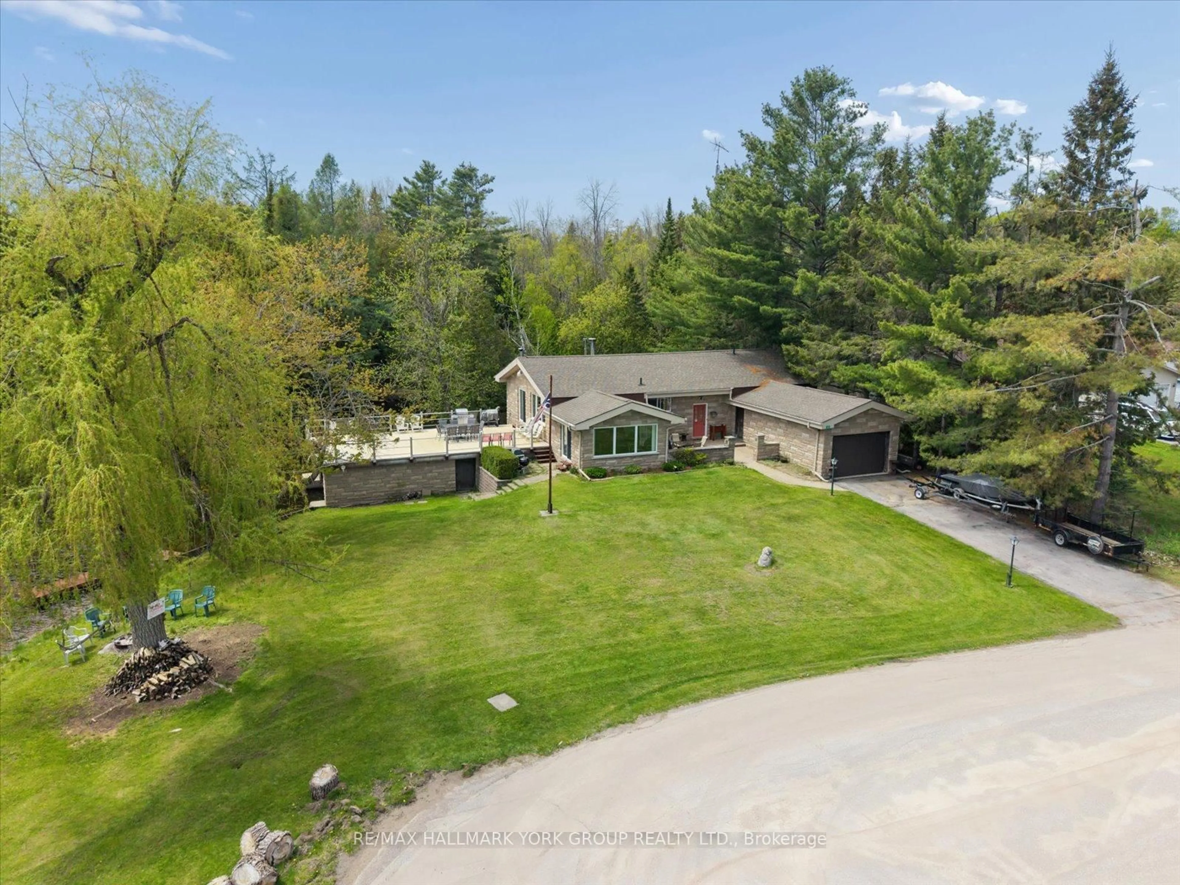 A pic from outside/outdoor area/front of a property/back of a property/a pic from drone, unknown for 102 Albert St, Kawartha Lakes Ontario K0M 1K0