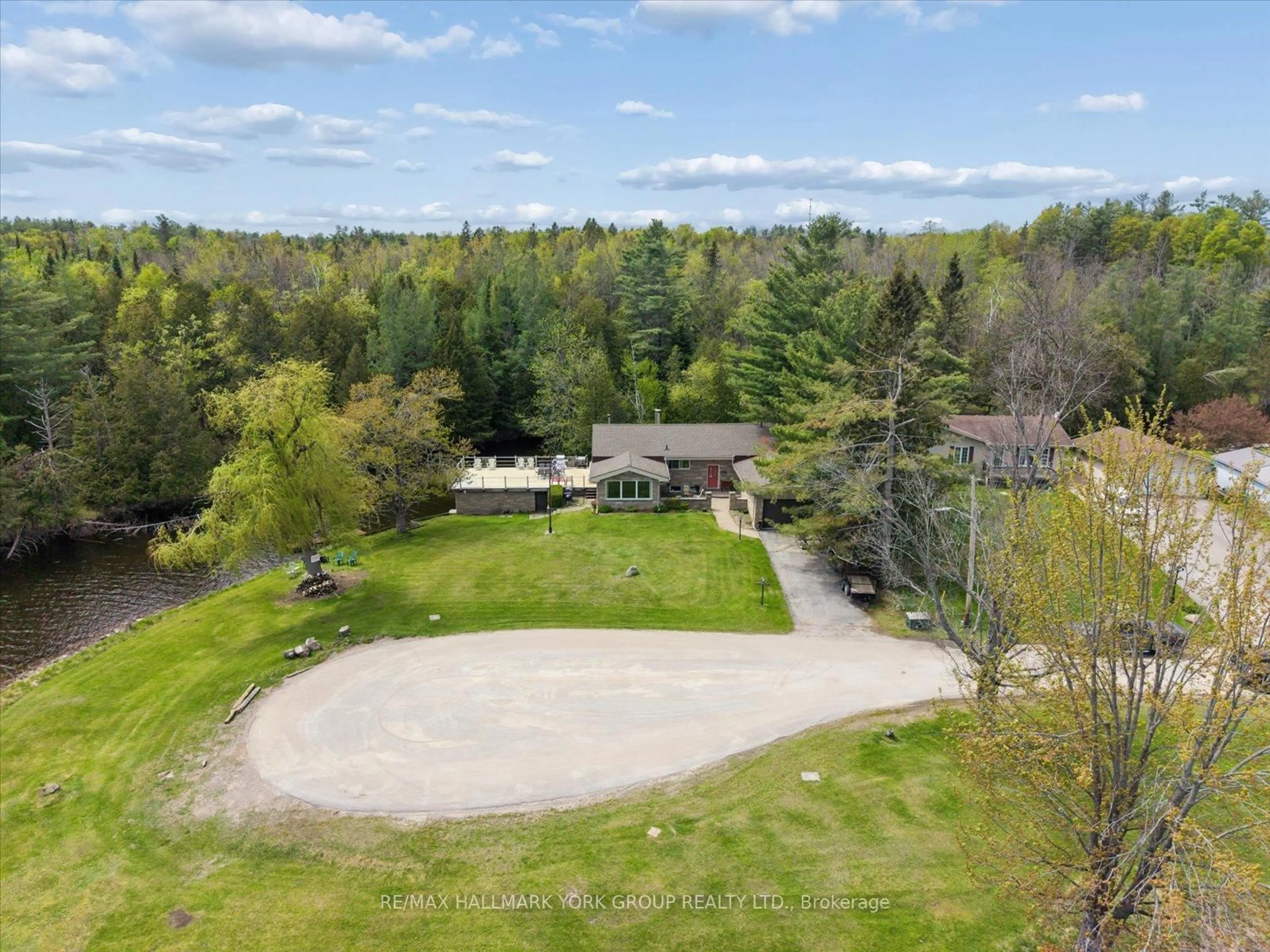 A pic from outside/outdoor area/front of a property/back of a property/a pic from drone, unknown for 102 Albert St, Kawartha Lakes Ontario K0M 1K0