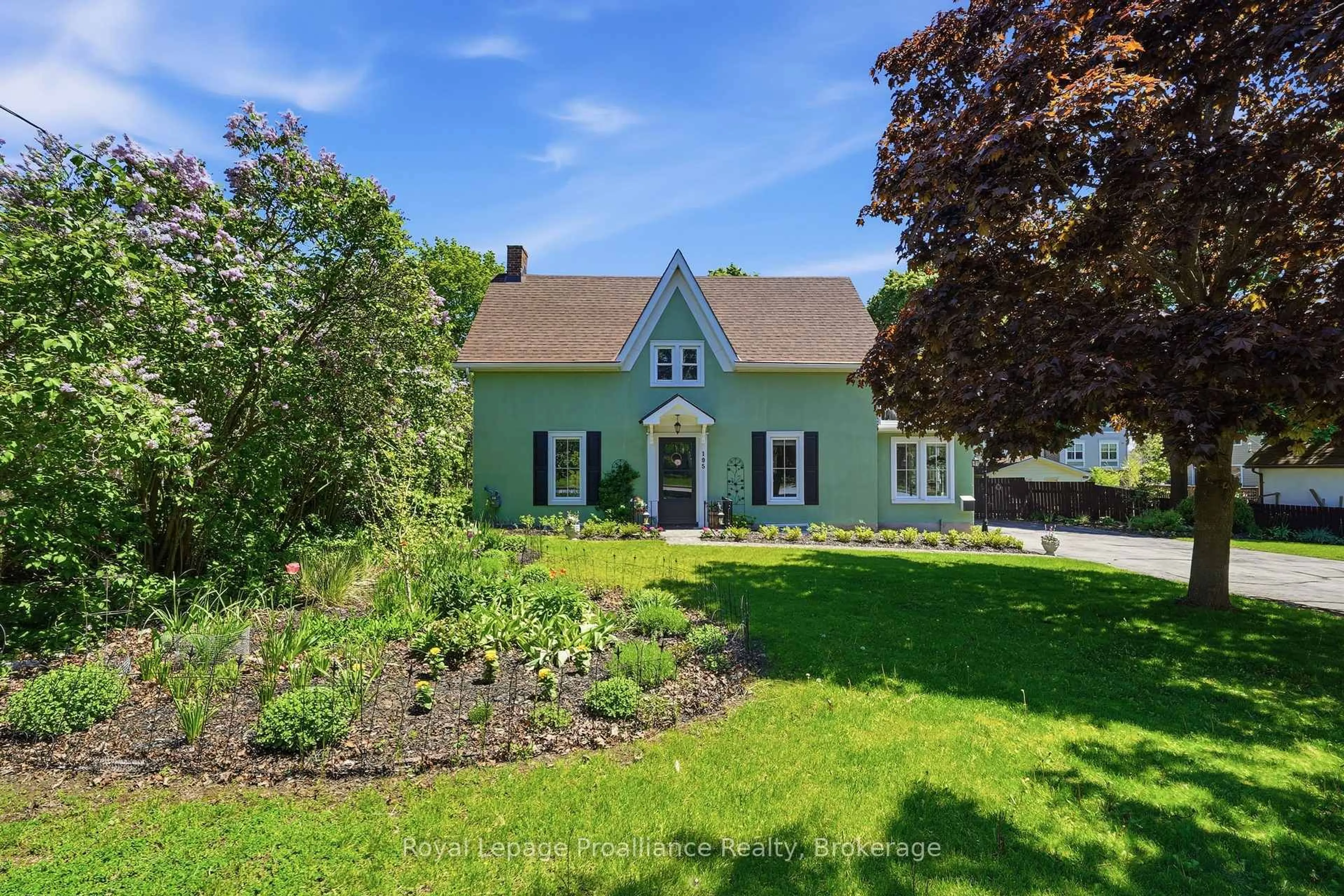 A pic from outside/outdoor area/front of a property/back of a property/a pic from drone, street for 195 Maclellan Ave, Quinte West Ontario K8V 5J5