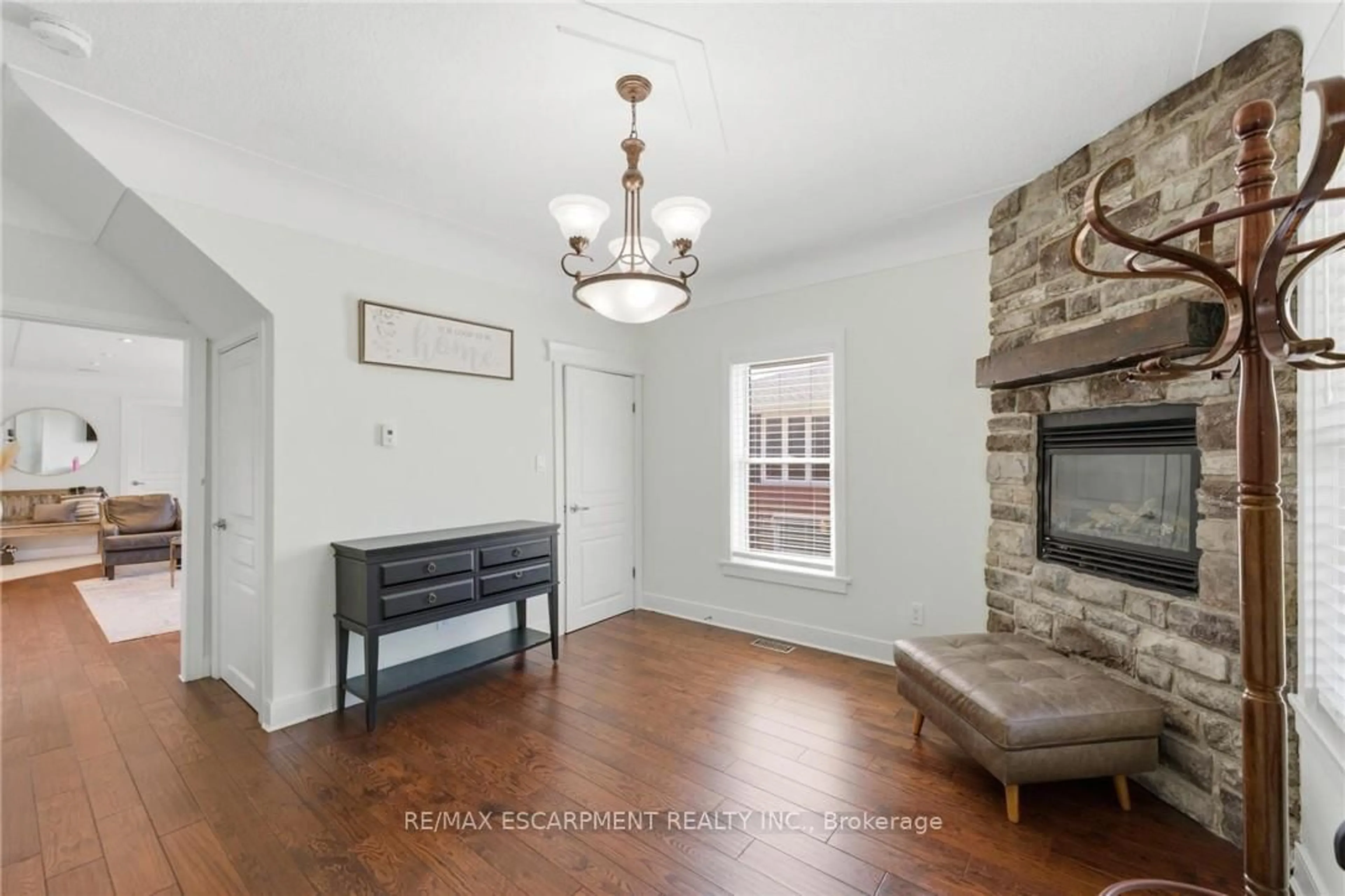 Living room with furniture, unknown for 69 Nash Rd, Hamilton Ontario L8K 4J8