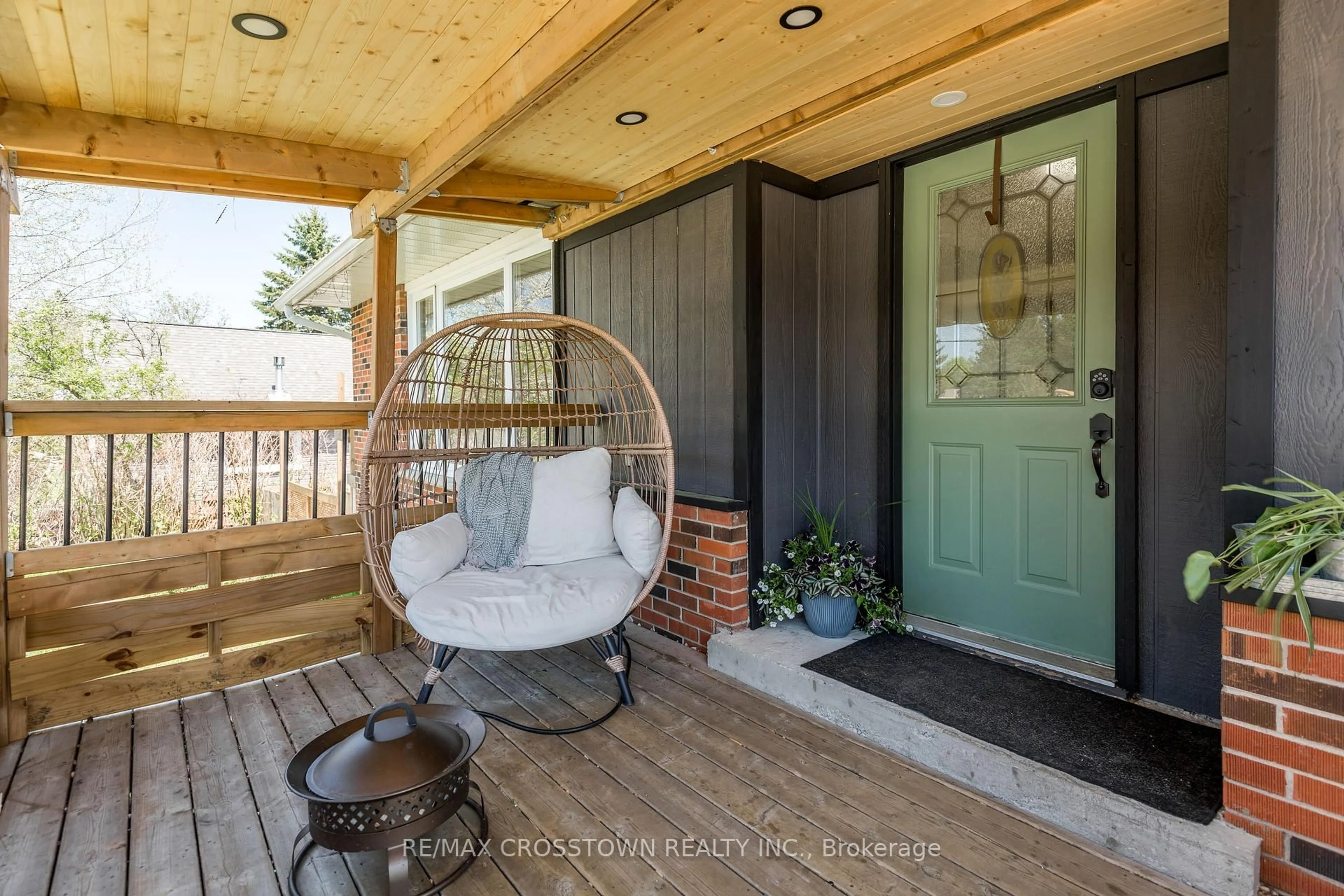 Indoor entryway for 163 Main St, Perry Ontario P0A 1R0